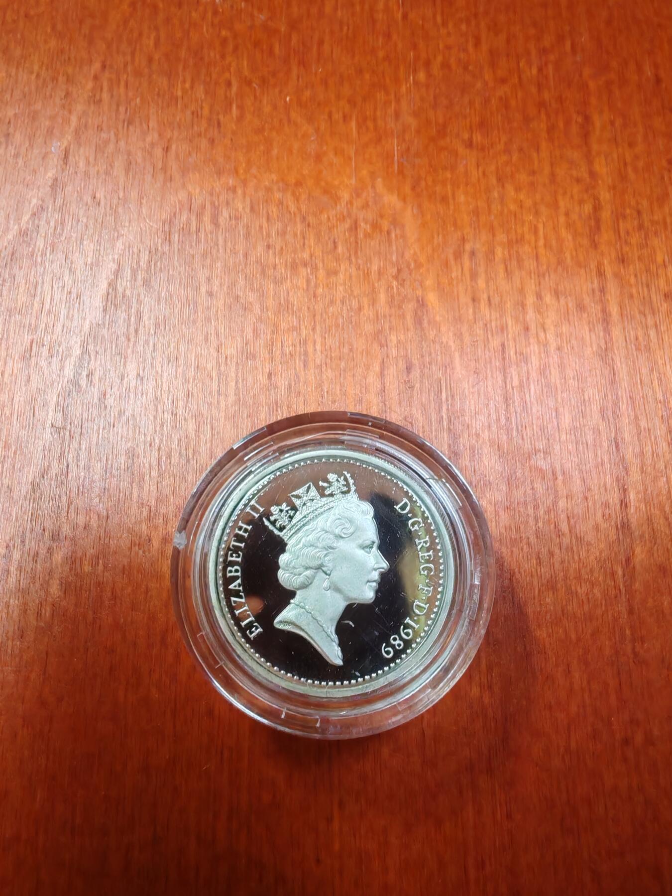 长老汇龙年精选第二十五场拍卖 1989英国1英镑精制加厚银币，盒证全
