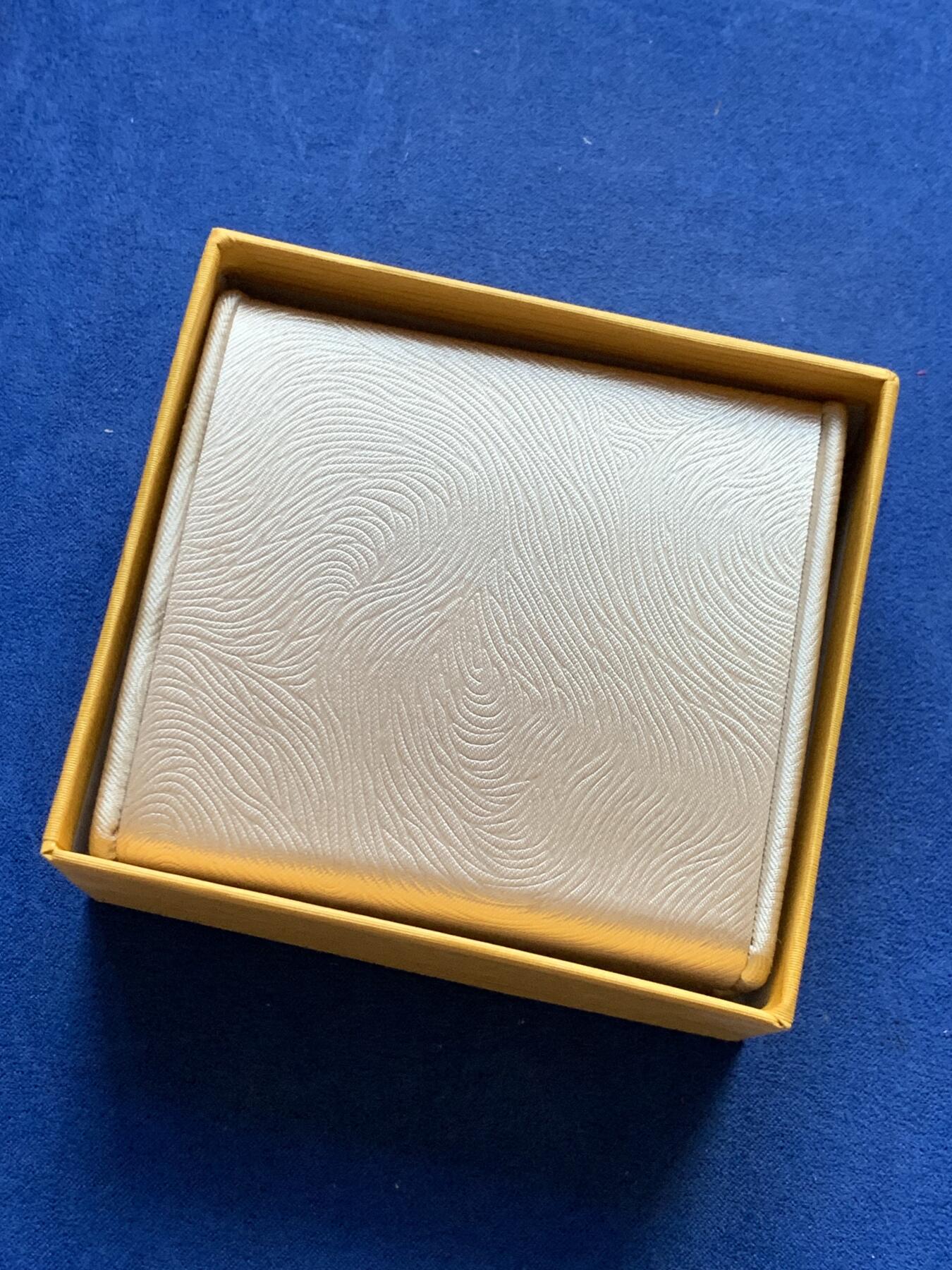 《竞宝斋》第299场- 周日，周一  2场连拍 （全场包邮） 中国台湾省2016年第十四任正副省长就职纪念银币1盎司大银币 盒证齐全 热门题材