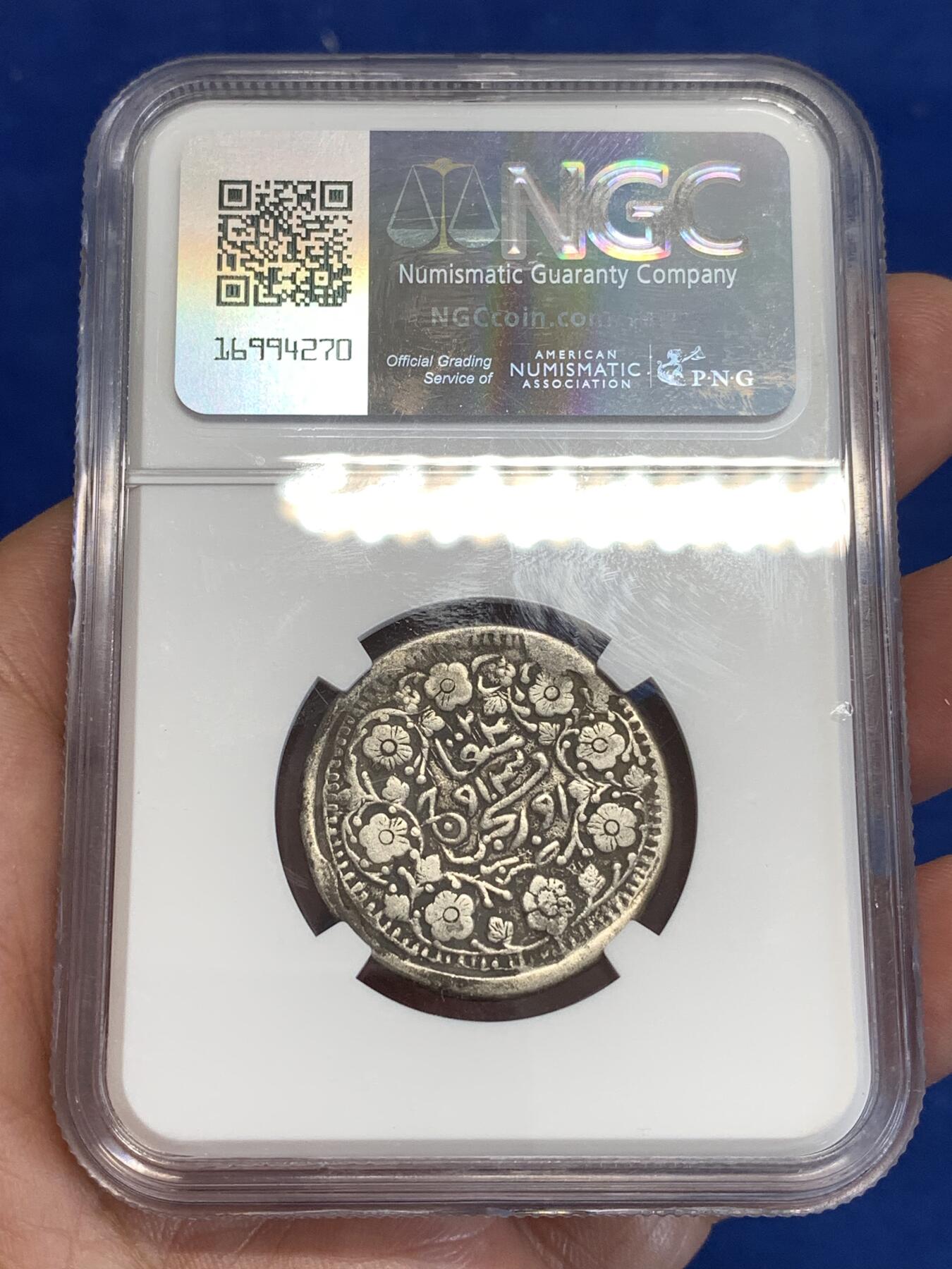 《竞宝斋》第299场- 周日，周一  2场连拍 （全场包邮） NGC VF30 新疆光绪银元迪化三钱字口花枝不错，严重低评状态