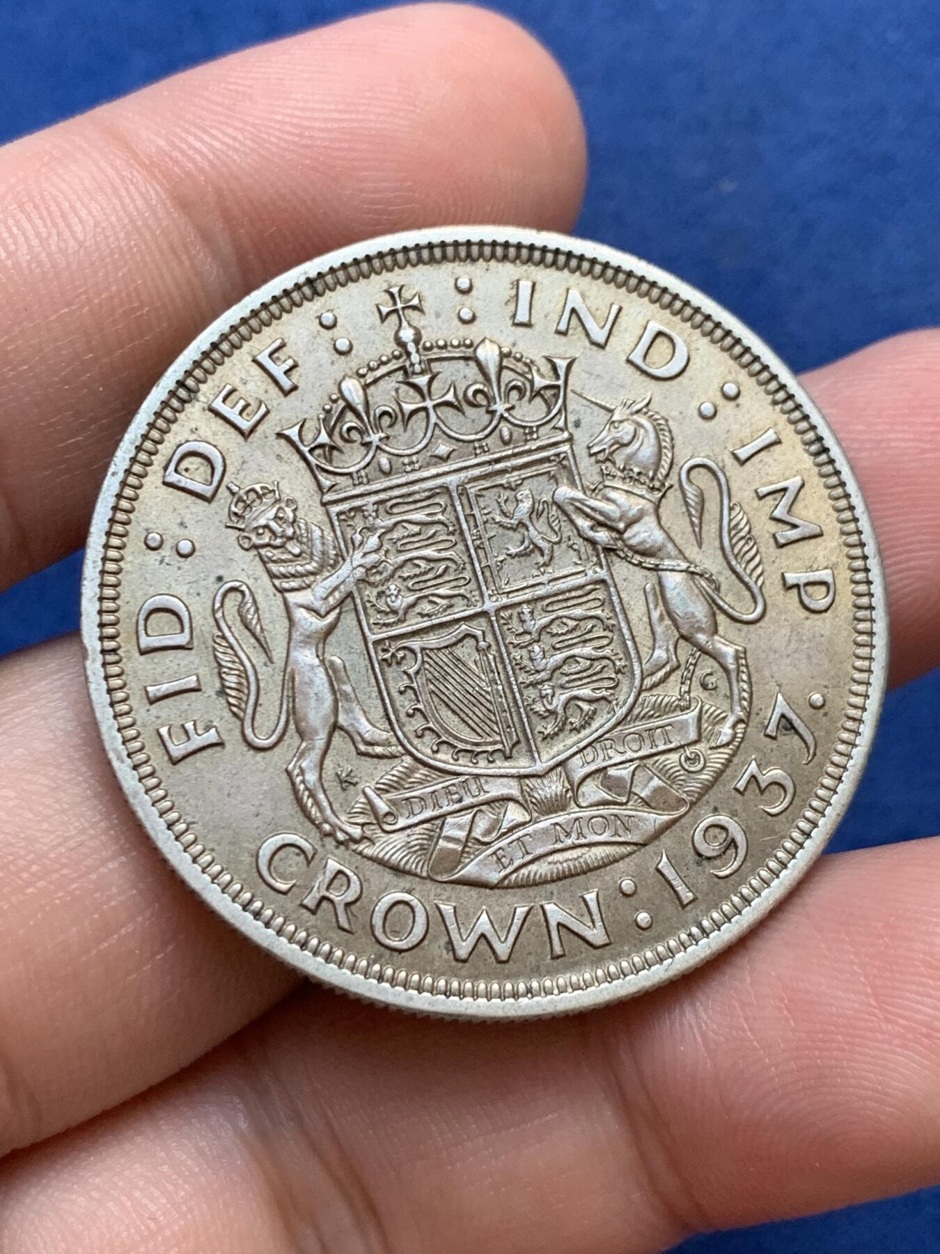 《竞宝斋》第299场- 周日，周一  2场连拍 （全场包邮） 英国1937年 乔治六世一克朗银币 AU带专光 背面品相很好加