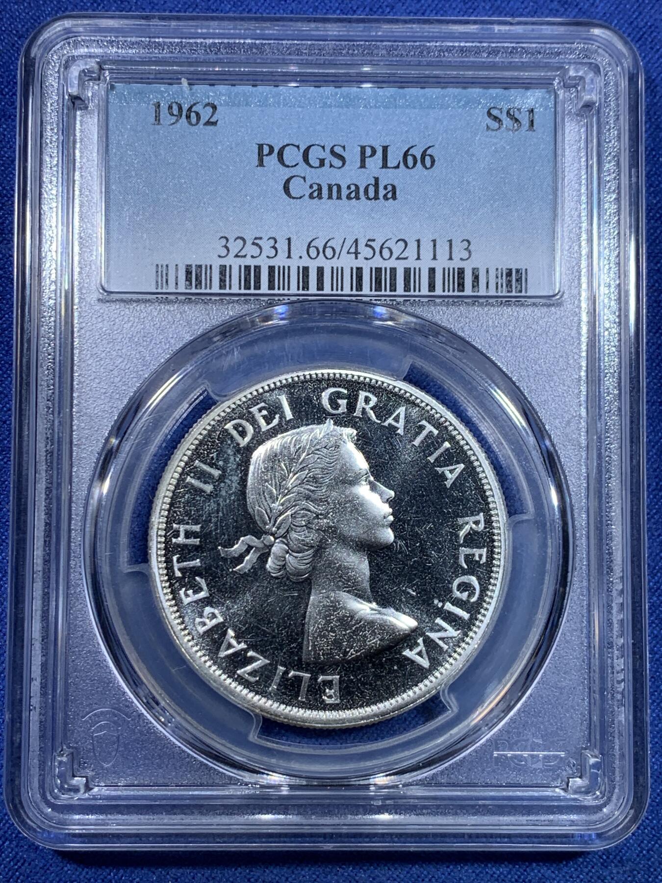 《竞宝斋》第299场- 周日，周一  2场连拍 （全场包邮） PCGS PL66 加拿大1962年独木舟划船1元银币 币面清爽干净又漂亮，类镜面效果，伊丽莎白二世青年头像，经典原住民划船图案，图案精美。