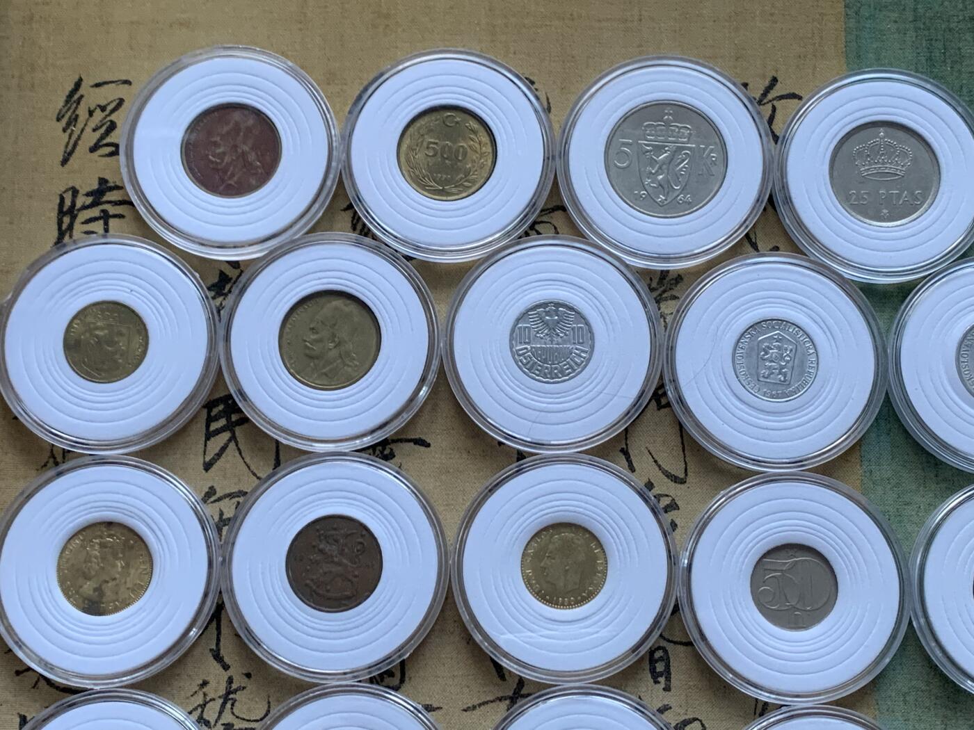 《竞宝斋》第299场- 周日，周一  2场连拍 （全场包邮） 46枚一组 散币 英国法国意大利美国苏联等国硬币， 带小圆盒 细节见图