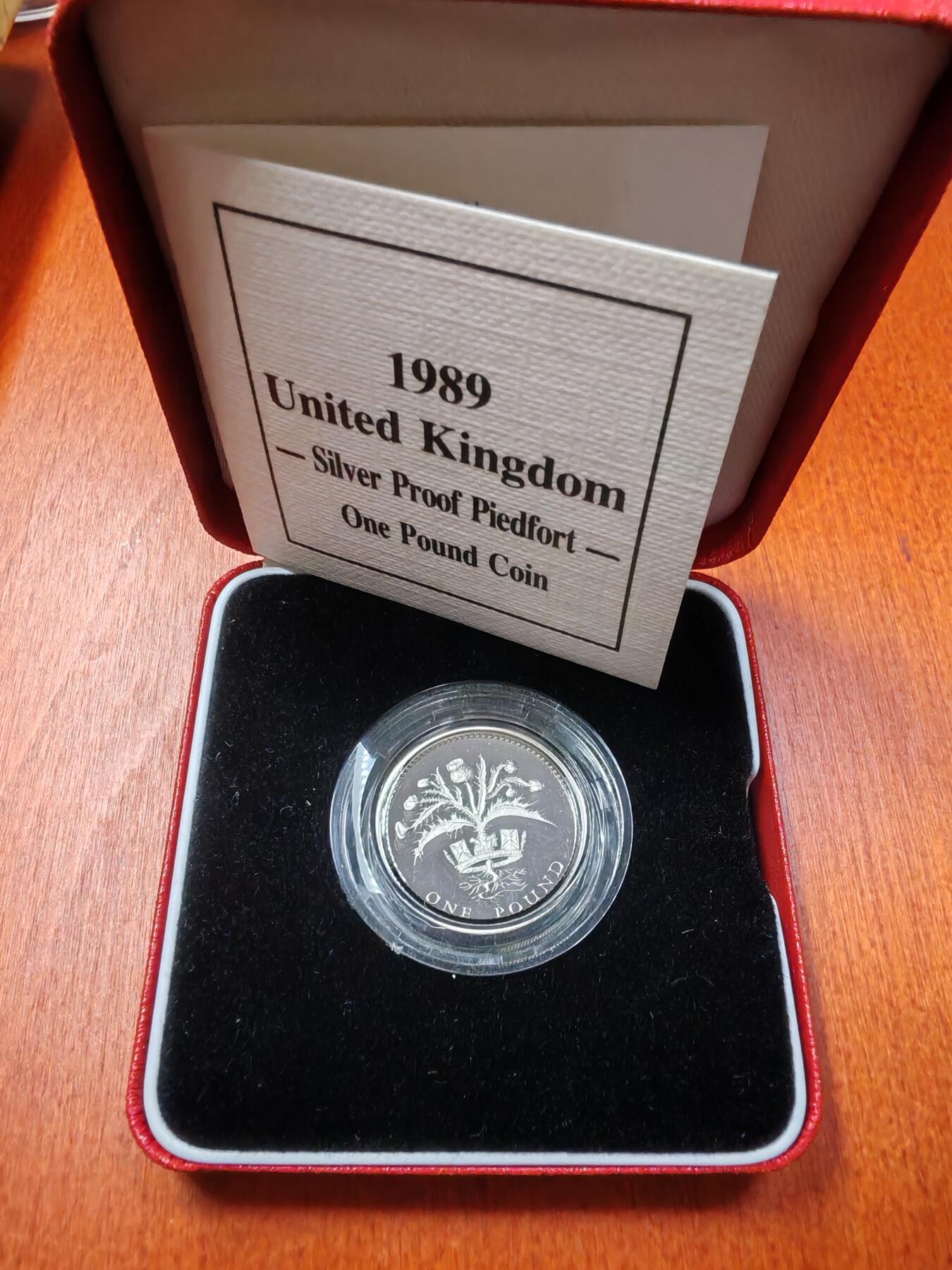 长老汇龙年精选第二十五场拍卖 1989英国1英镑精制加厚银币，盒证全
