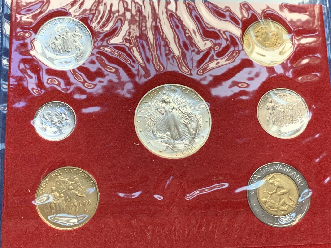 《竞宝斋》第299场- 周日，周一  2场连拍 （全场包邮） 梵蒂冈1995 圣母降龙 七枚套 其中1000里拉是银币 非常罕见