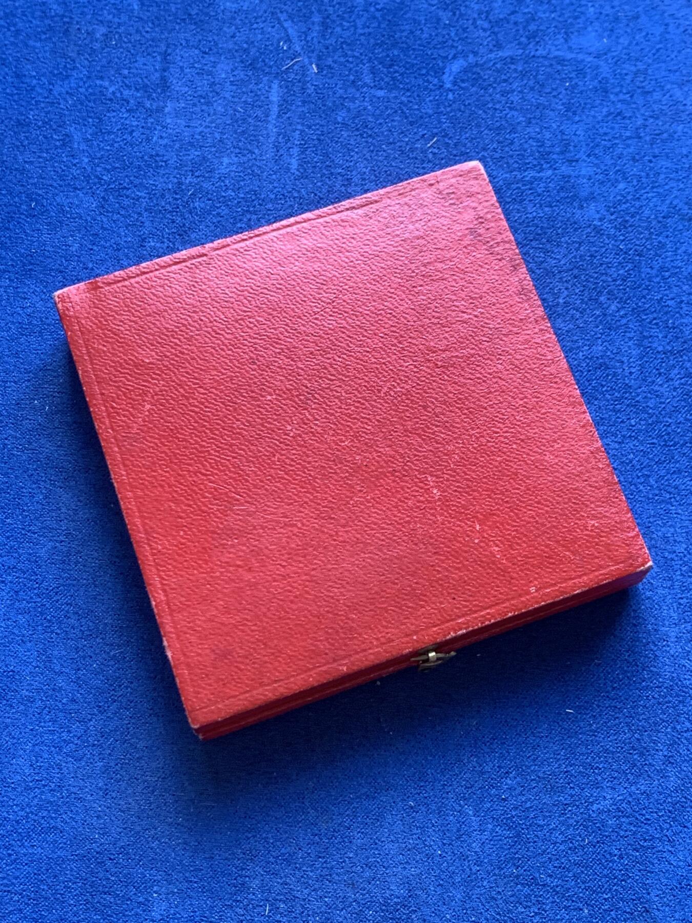 《竞宝斋》第299场- 周日，周一  2场连拍 （全场包邮） 1939年第三共和国银章，带盒，直径60mm，重111.81克