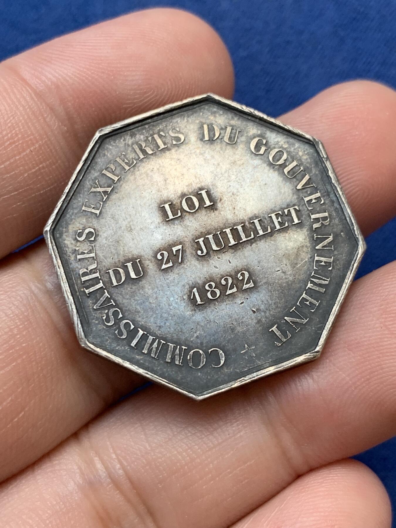 《竞宝斋》第299场- 周日，周一  2场连拍 （全场包邮） 1831年法国政府法律  墨丘利 八角银代币 手指铭 31mm 15.4g