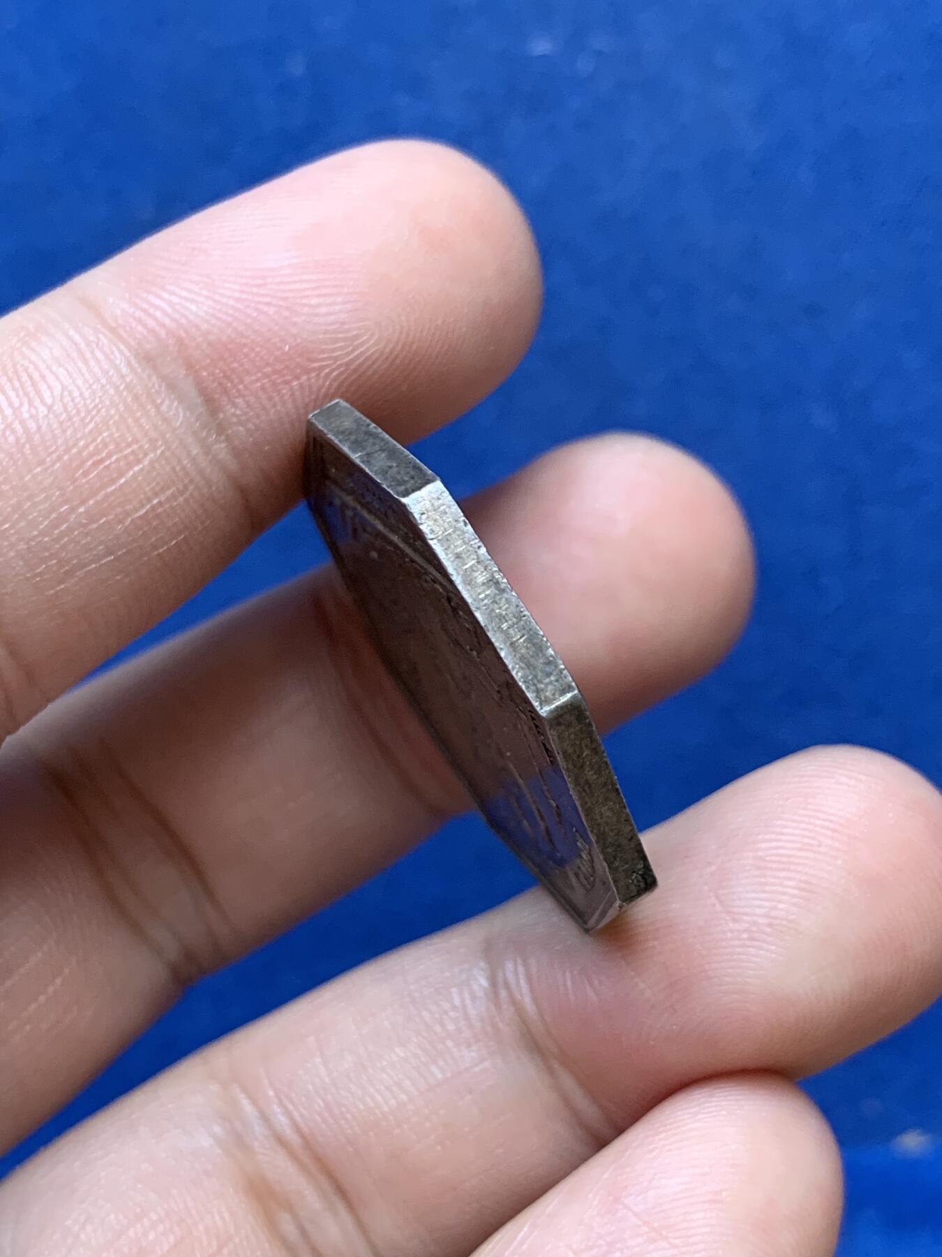 《竞宝斋》第299场- 周日，周一  2场连拍 （全场包邮） 法国查理十世公共建设公司八角银章。直径30.5mm 重14克。早期无边铭。