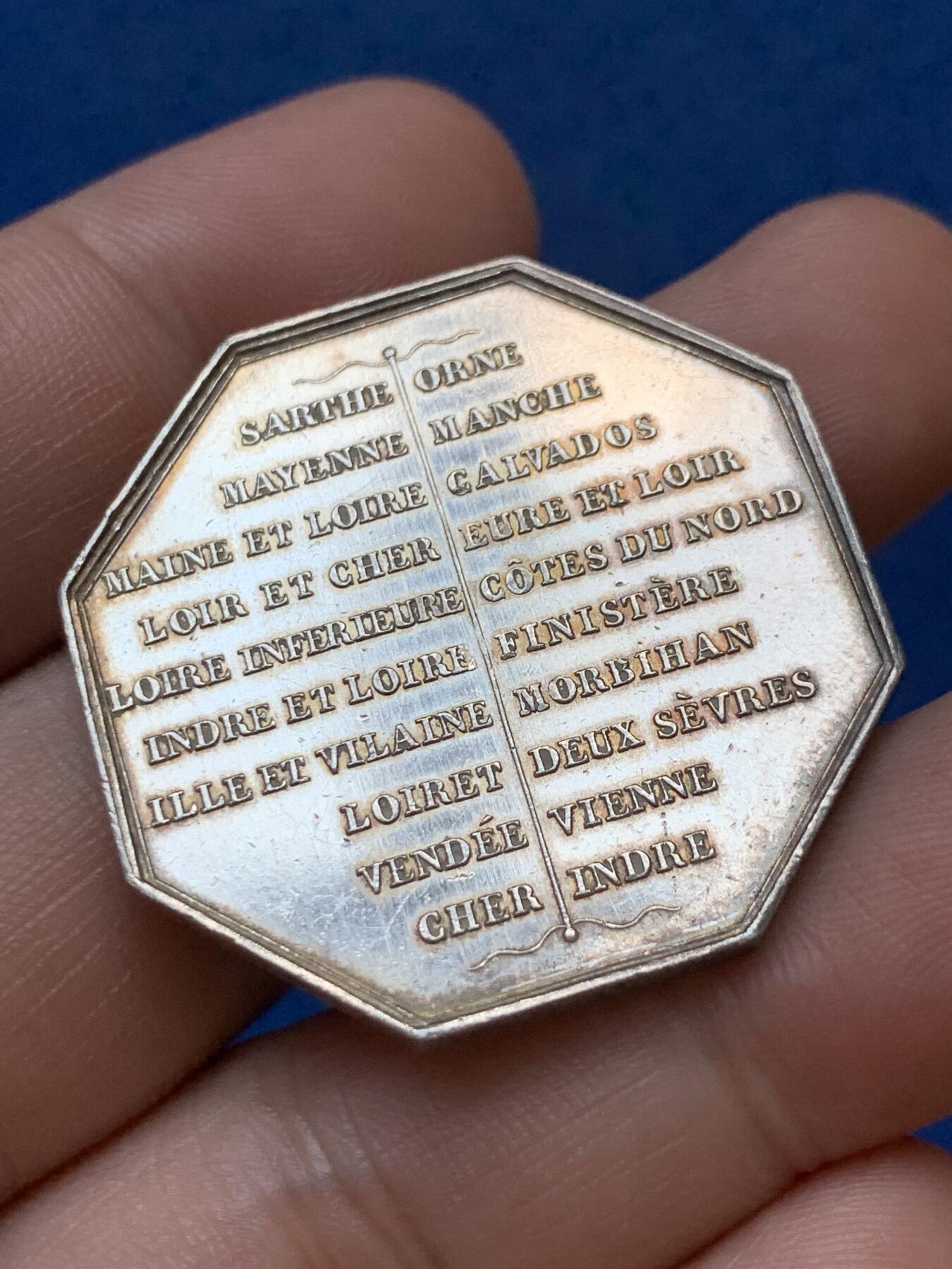 《竞宝斋》第299场- 周日，周一  2场连拍 （全场包邮） 法国勒芒房地产互助保险银质八角代币 35.7mm 19.8g 边铭手指ARGENT银标 极少见