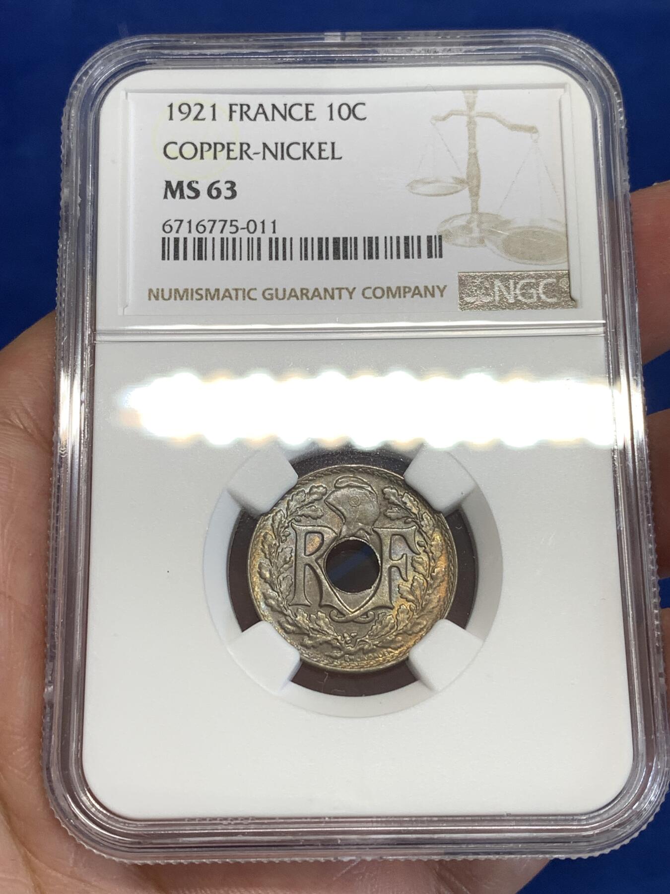 《竞宝斋》第299场- 周日，周一  2场连拍 （全场包邮） NGC MS63 法国1921年10分中孔镍币，深红色包浆炫彩，经典设计