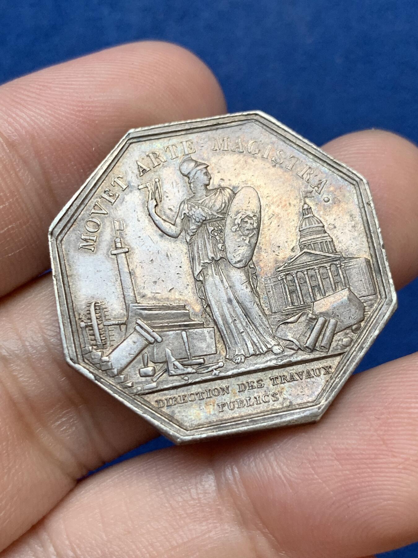 《竞宝斋》第299场- 周日，周一  2场连拍 （全场包邮） 法国查理十世公共建设公司八角银章。直径30.5mm 重14克。早期无边铭。