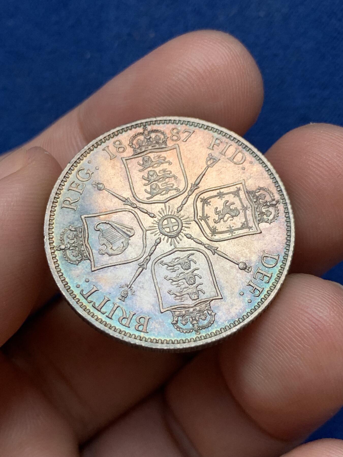 《竞宝斋》第299场- 周日，周一  2场连拍 （全场包邮） 英国1887年 维多利亚女皇弗洛林银币 UNC转光品相 五彩