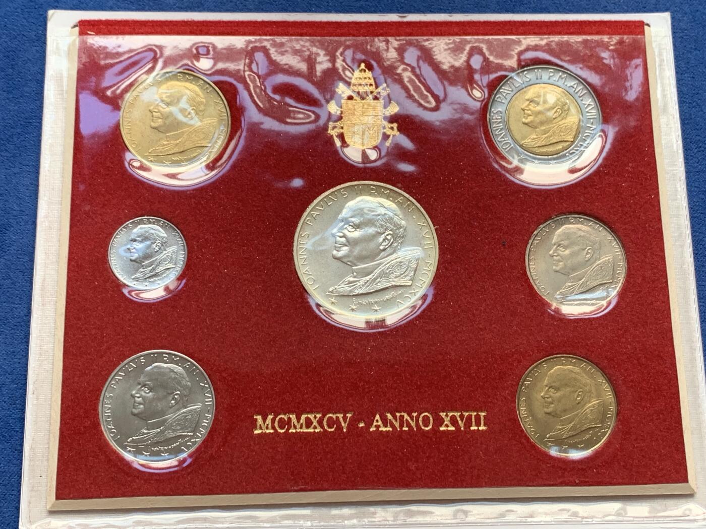 《竞宝斋》第299场- 周日，周一  2场连拍 （全场包邮） 梵蒂冈1995 圣母降龙 七枚套 其中1000里拉是银币 非常罕见