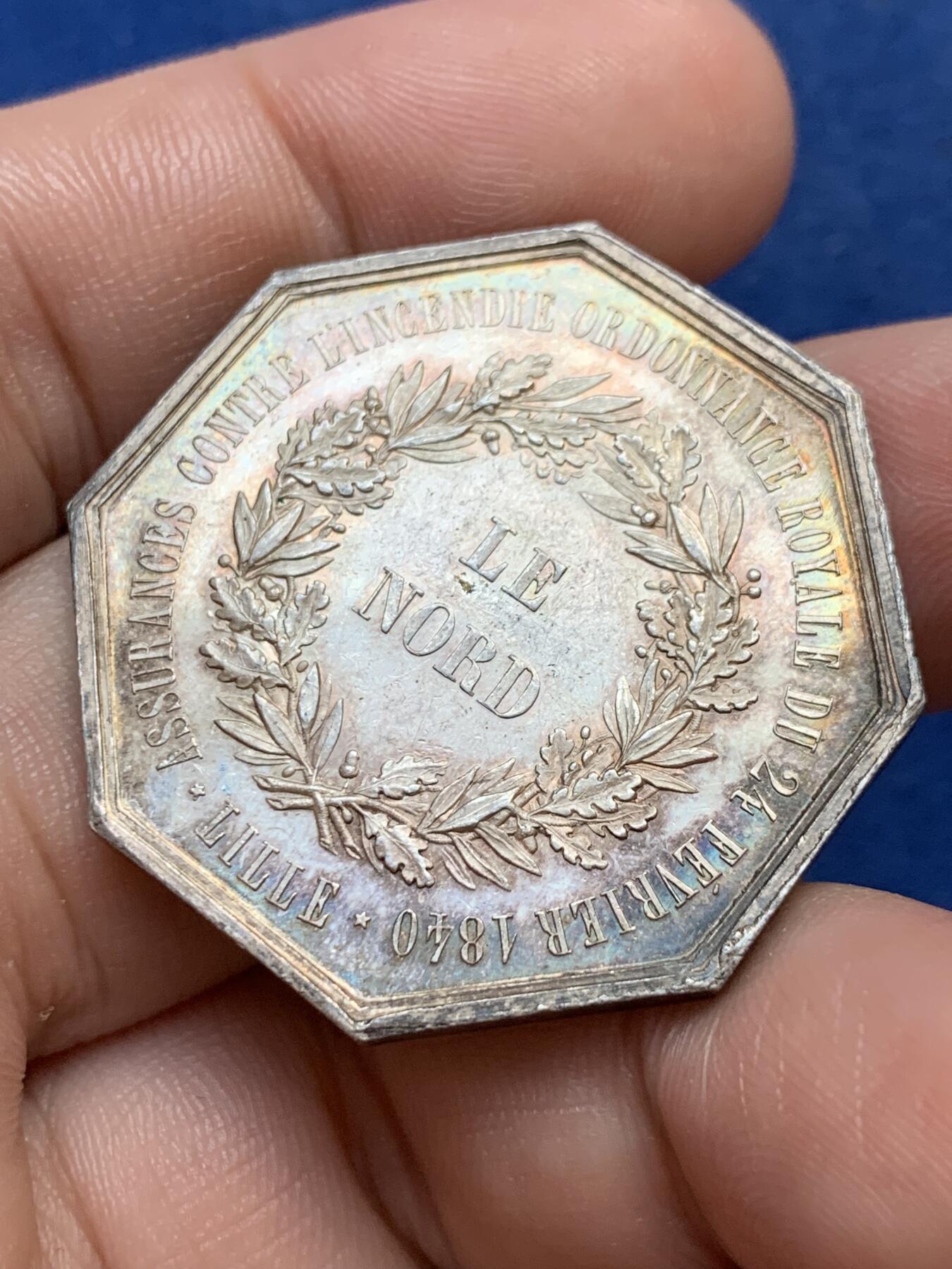 《竞宝斋》第299场- 周日，周一  2场连拍 （全场包邮） 法国北方火灾保险公司八角银质代币 16.86g 34.8mm 手指边铭 高浮雕 极美包浆