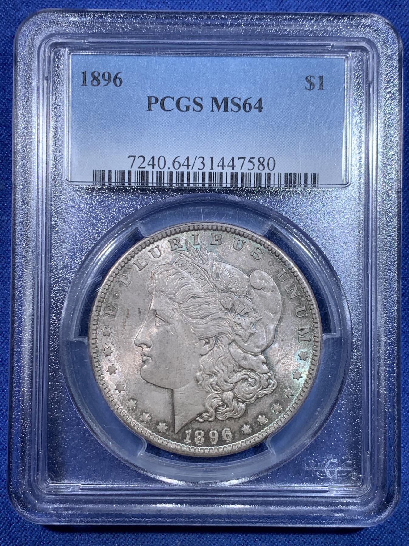 《竞宝斋》第299场- 周日，周一  2场连拍 （全场包邮） PCGS MS64 美国1896年摩根银币P版 原汁原味双面五彩老包浆，包浆醇厚，打制精美，状态极佳，PC老盒严评无官网图。