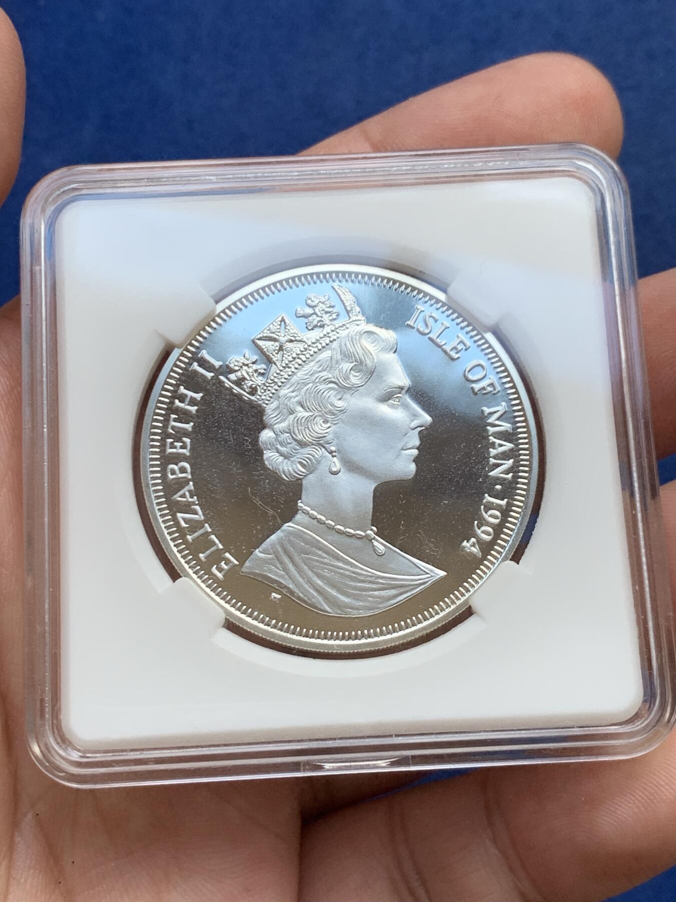 《竞宝斋》第299场- 周日，周一  2场连拍 （全场包邮） 1994年英属马恩岛联合国成立50周年25ECUS纪念币 19.2克 38.0毫米 925银