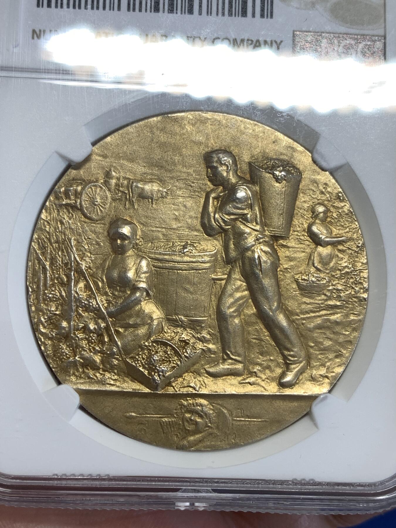 《竞宝斋》第299场- 周日，周一  2场连拍 （全场包邮） NGC MS63 法国农业协会镀金银章marey名作（麦田里的收获场景与辛勤的农户们）41mm丰饶角agent