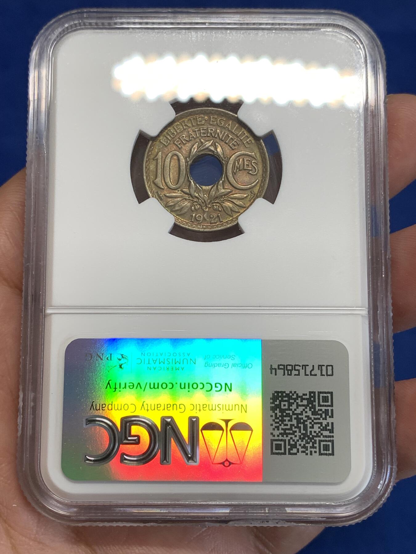 《竞宝斋》第299场- 周日，周一  2场连拍 （全场包邮） NGC MS63 法国1921年10分中孔镍币，深红色包浆炫彩，经典设计