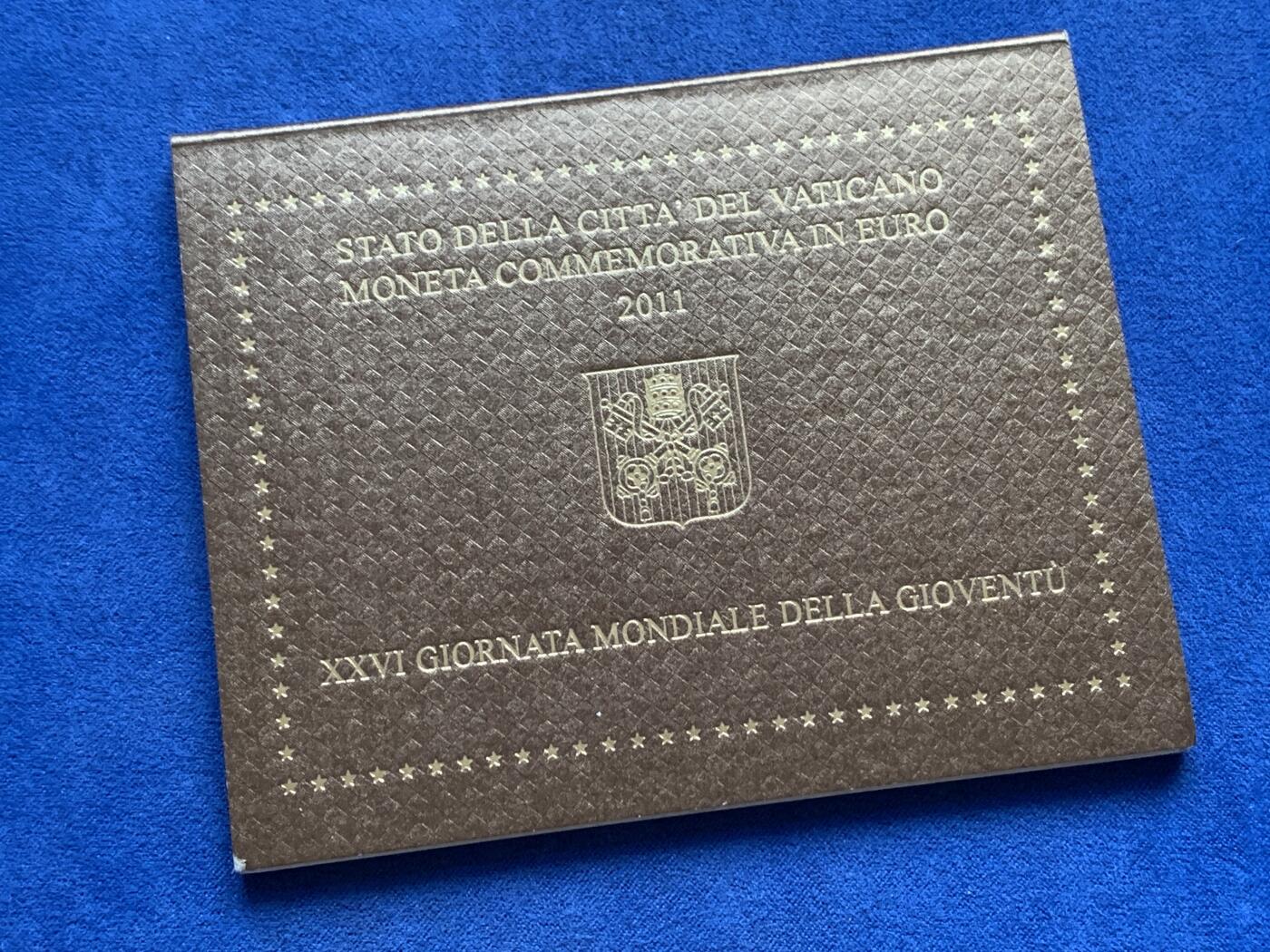 《竞宝斋》第299场- 周日，周一  2场连拍 （全场包邮） 2011梵蒂冈第26届世界2欧元 青年日卡册装 好东西