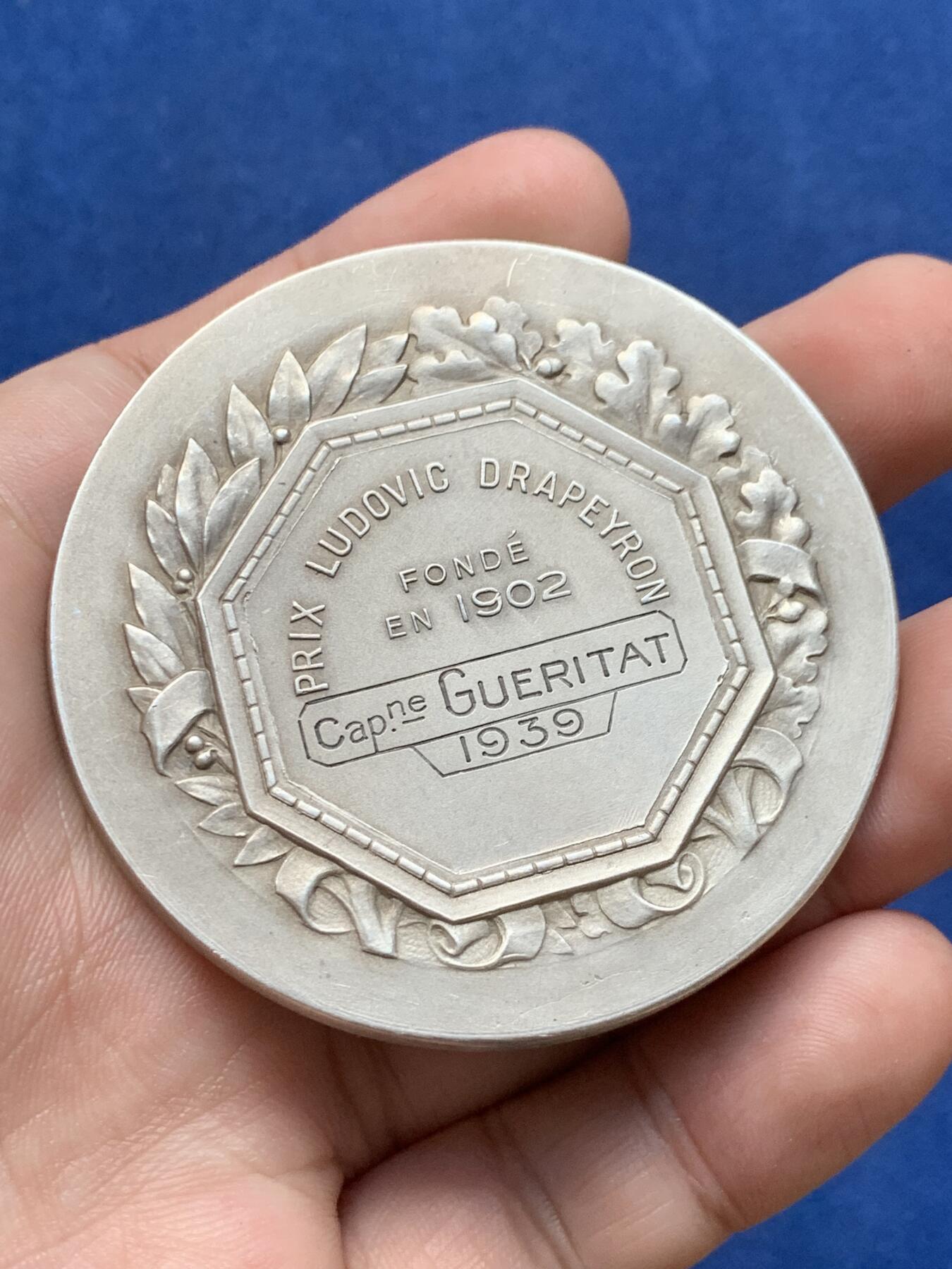 《竞宝斋》第299场- 周日，周一  2场连拍 （全场包邮） 1939年第三共和国银章，带盒，直径60mm，重111.81克