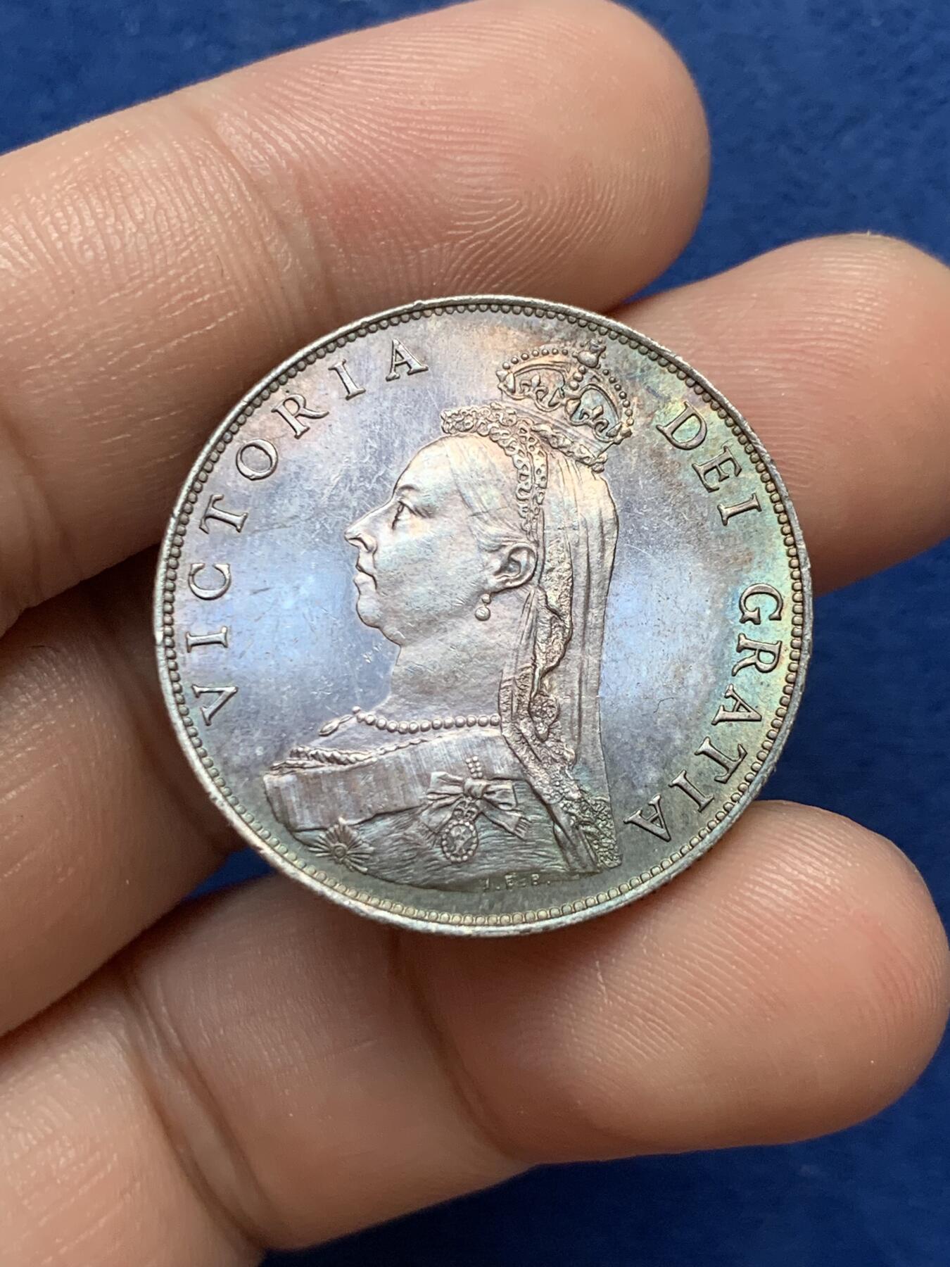 《竞宝斋》第299场- 周日，周一  2场连拍 （全场包邮） 英国1887年 维多利亚女皇弗洛林银币 UNC转光品相 五彩