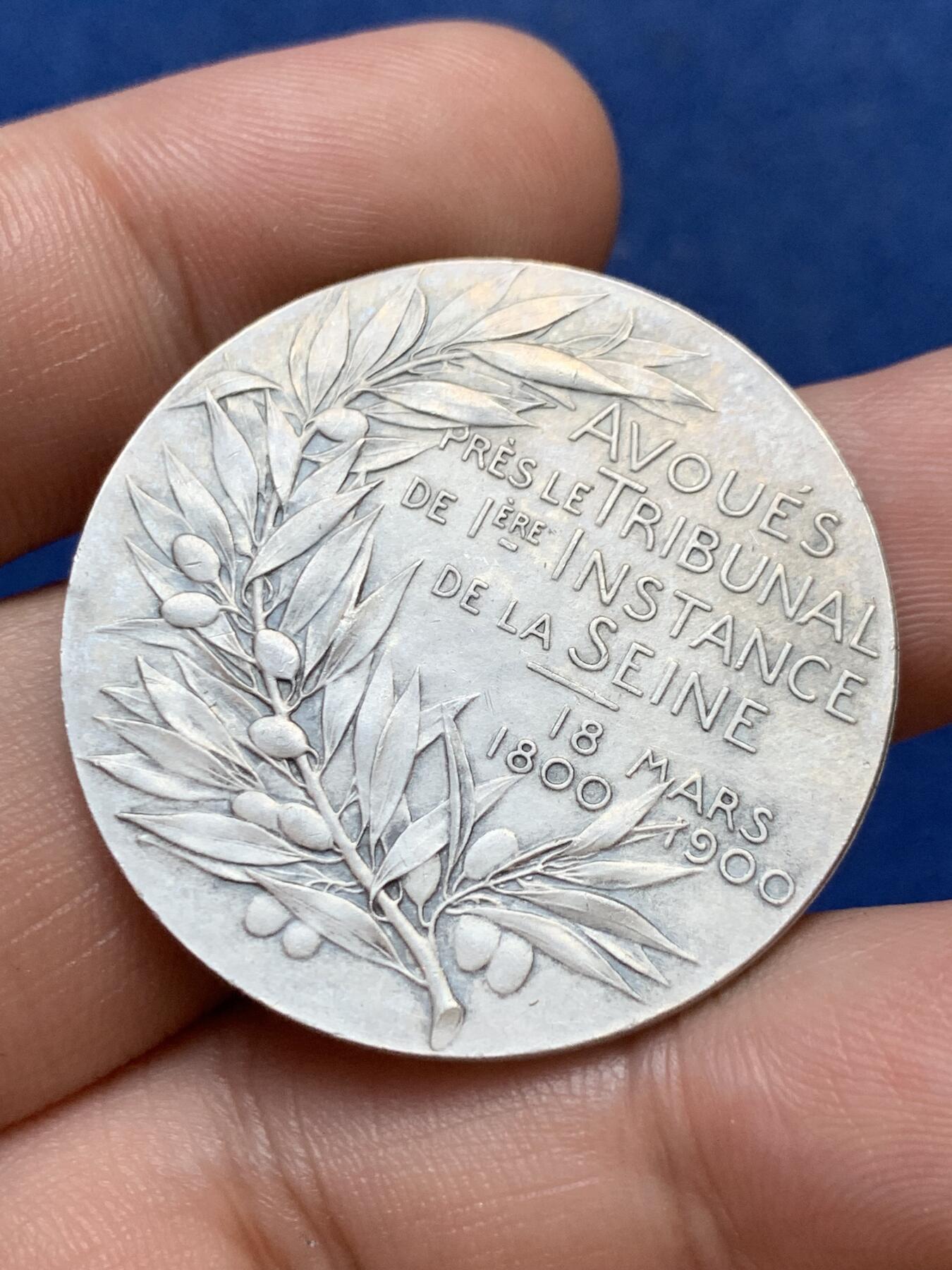 《竞宝斋》第299场- 周日，周一  2场连拍 （全场包邮） 法国巴黎法院法律女神银章银质代币 作者PATEY 36.3mm 19.2克 银标