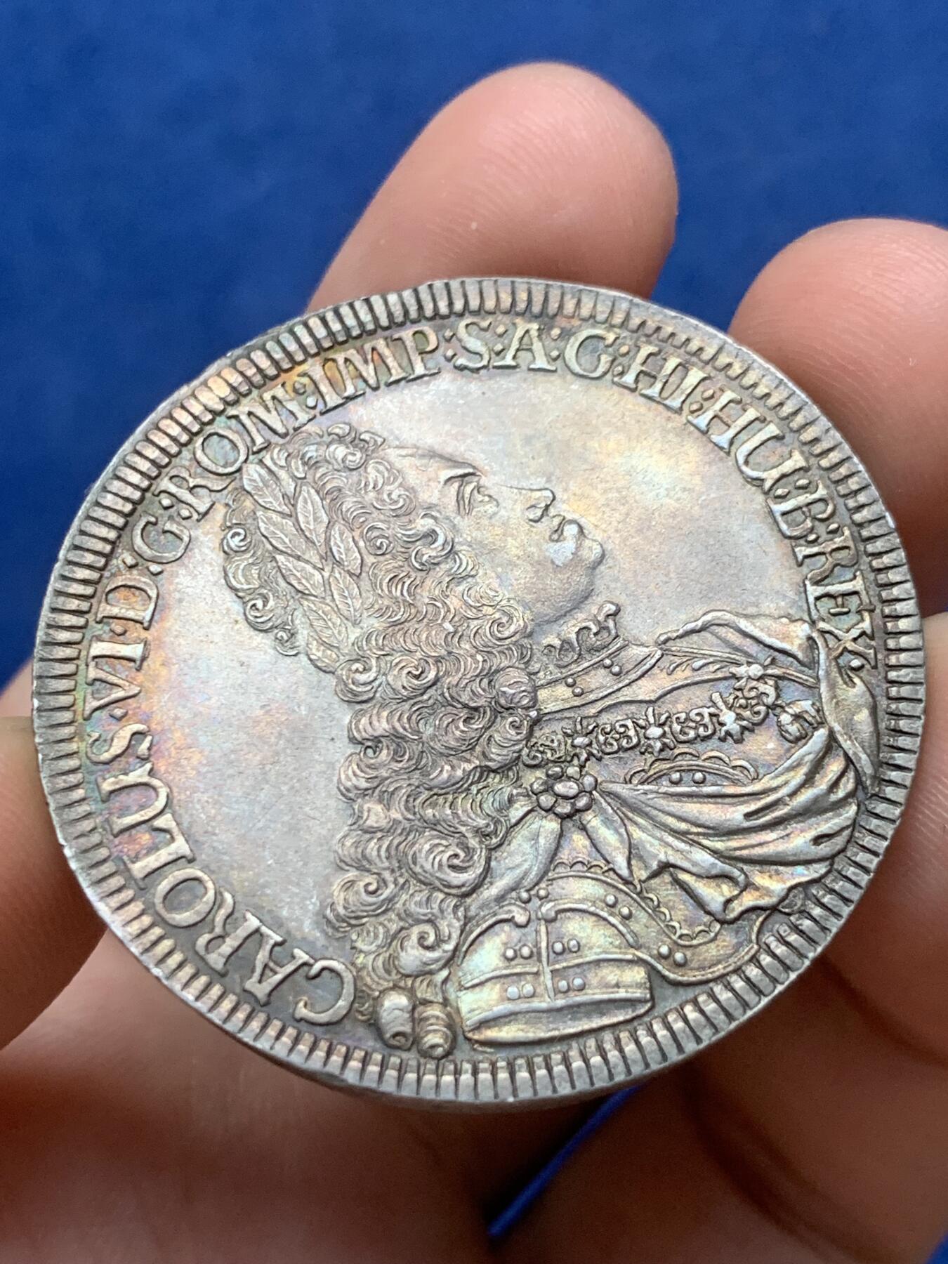 《竞宝斋》第299场- 周日，周一  2场连拍 （全场包邮） 奥地利1721年查理六世1泰勒大银UNC 五彩包浆 细节见图