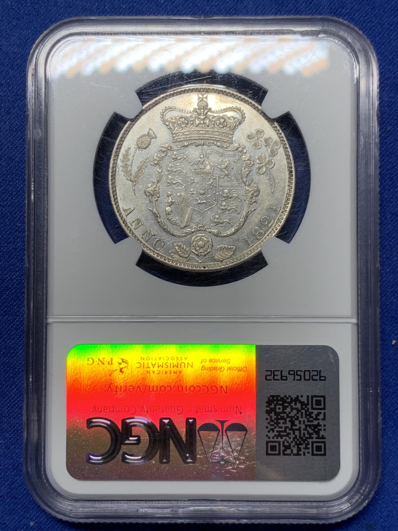 《竞宝斋》第299场- 周日，周一  2场连拍 （全场包邮） NGC AU55 英国1821年乔治四世三花版半克朗 最美半克朗 带淡彩，转光强烈 盒子边小磕