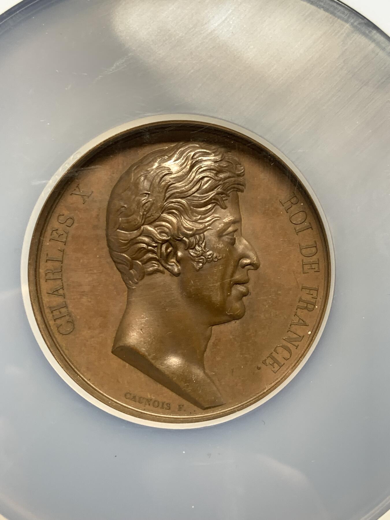 《竞宝斋》第299场- 周日，周一  2场连拍 （全场包邮） NGC MS63BN 1824年早期查理十世加冕盛大典礼大铜章 直径50.5mm，双面工艺好，超高浮雕，罕见铜章 加厚盒装