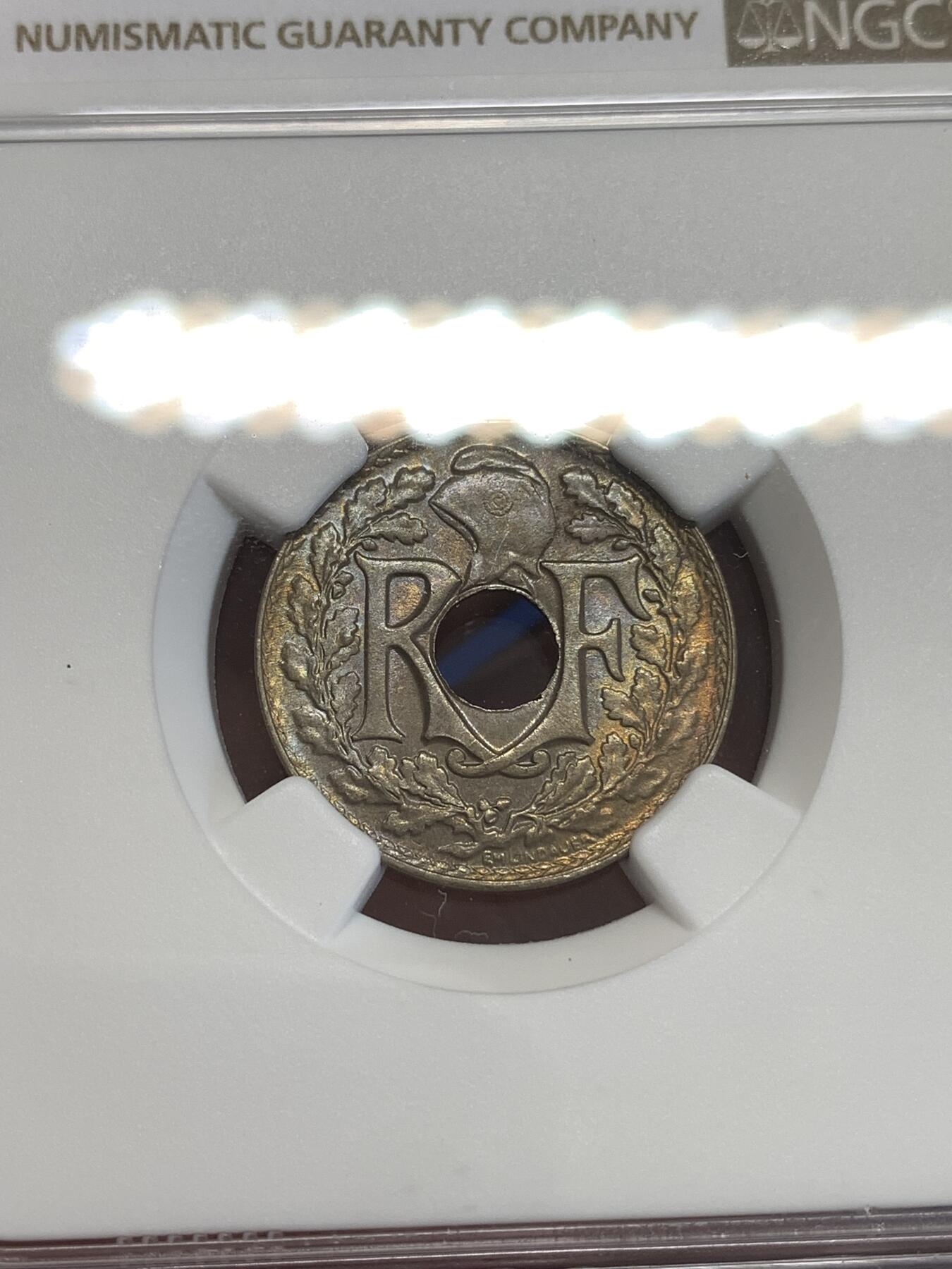 《竞宝斋》第299场- 周日，周一  2场连拍 （全场包邮） NGC MS63 法国1921年10分中孔镍币，深红色包浆炫彩，经典设计