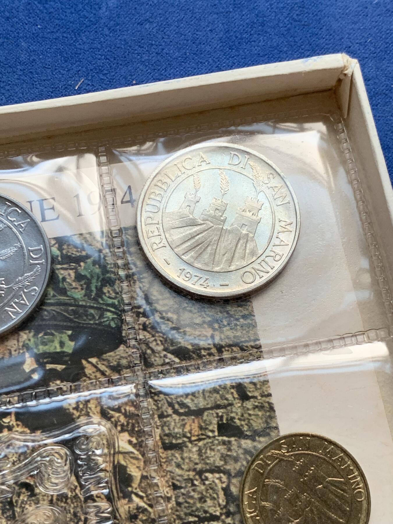 《竞宝斋》第299场- 周日，周一  2场连拍 （全场包邮） 圣马力诺1974套币 含一枚500里拉银币 原盒证