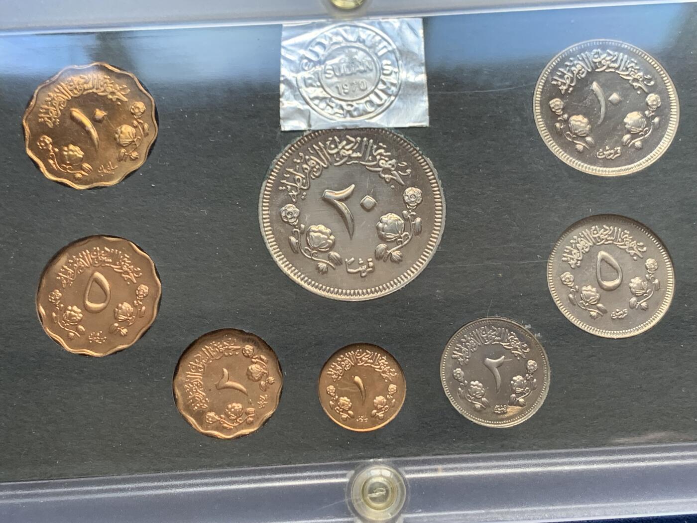 《竞宝斋》第299场- 周日，周一  2场连拍 （全场包邮） 1970 苏丹精制套币 原盒原证 带说明书 保存得超级好 毫无氧化 品相少见