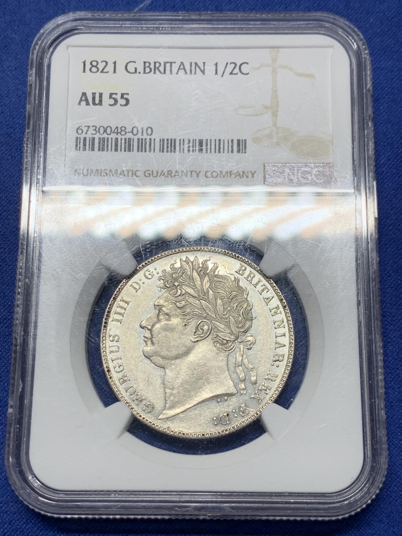 《竞宝斋》第299场- 周日，周一  2场连拍 （全场包邮） NGC AU55 英国1821年乔治四世三花版半克朗 最美半克朗 带淡彩，转光强烈 盒子边小磕