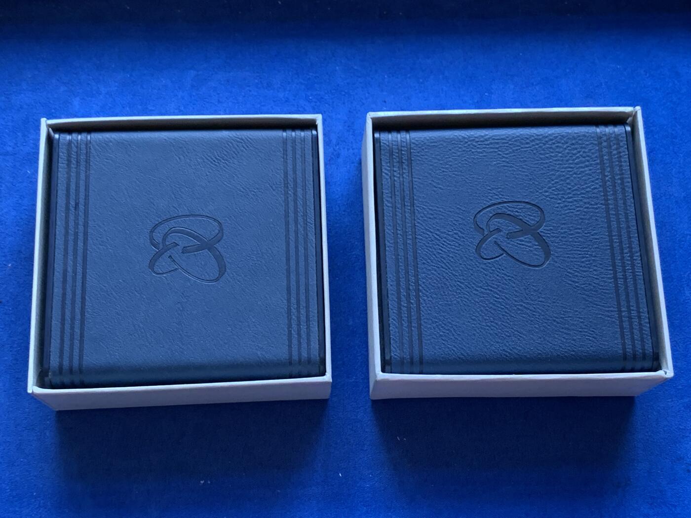 《竞宝斋》第299场- 周日，周一  2场连拍 （全场包邮） 两枚一套 原装金砖国家领导人厦门会晤银质纪念币 精制银币 (一枚30克，面值10元，一枚15克，面值5元，共计45克)原盒证。证书同号，品好。