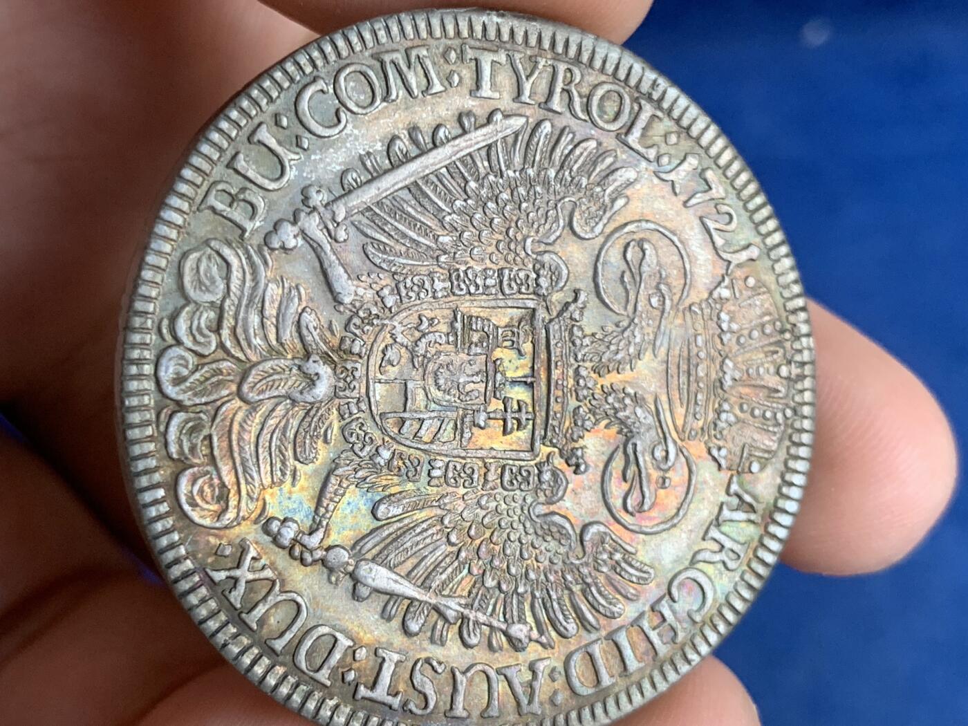 《竞宝斋》第299场- 周日，周一  2场连拍 （全场包邮） 奥地利1721年查理六世1泰勒大银UNC 五彩包浆 细节见图