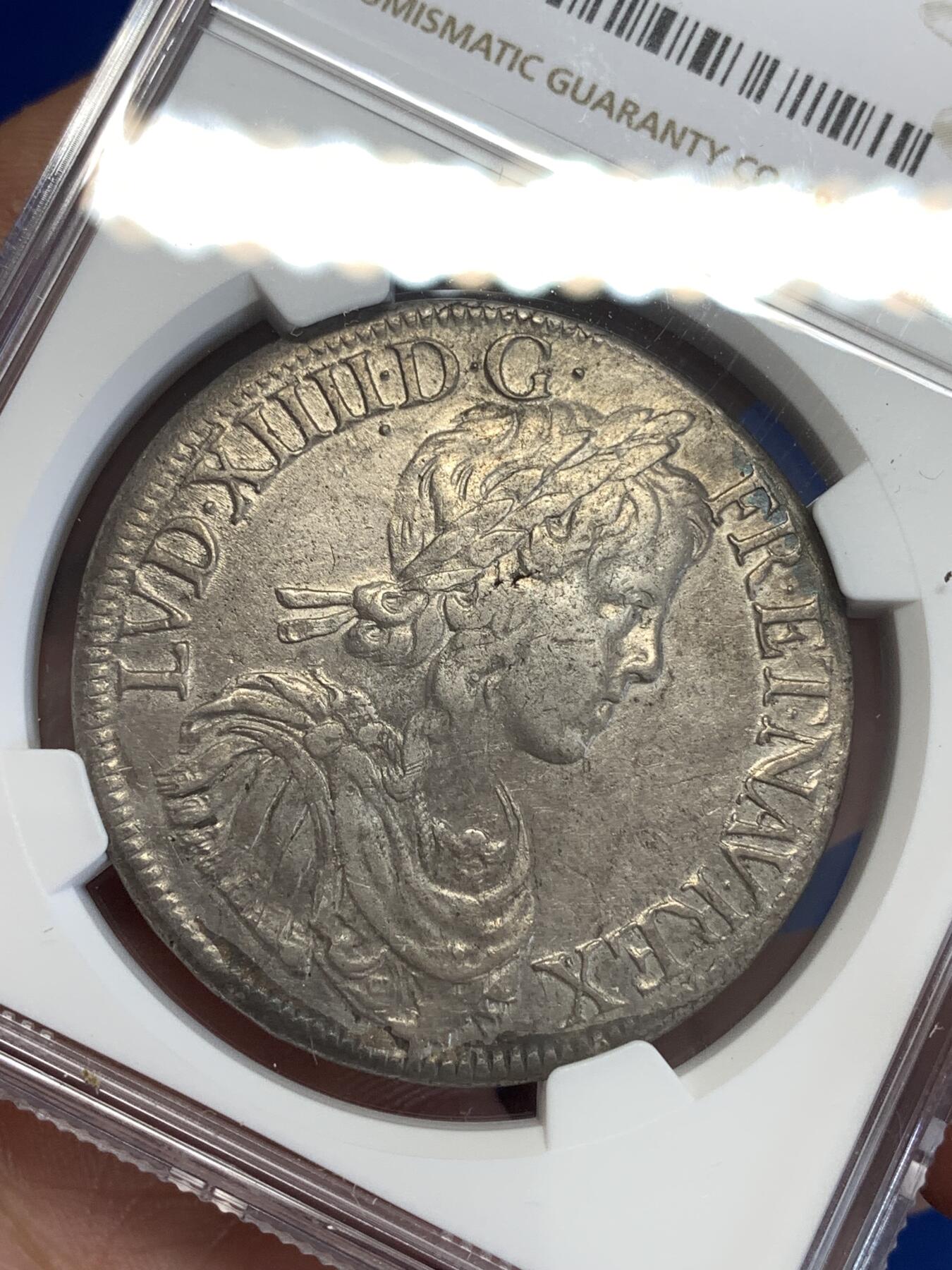 《竞宝斋》第299场- 周日，周一  2场连拍 （全场包邮） NGC AU 法国 1652年A版 路易十四 太阳王 年轻头像 埃居大银币 打制清晰 细节见图