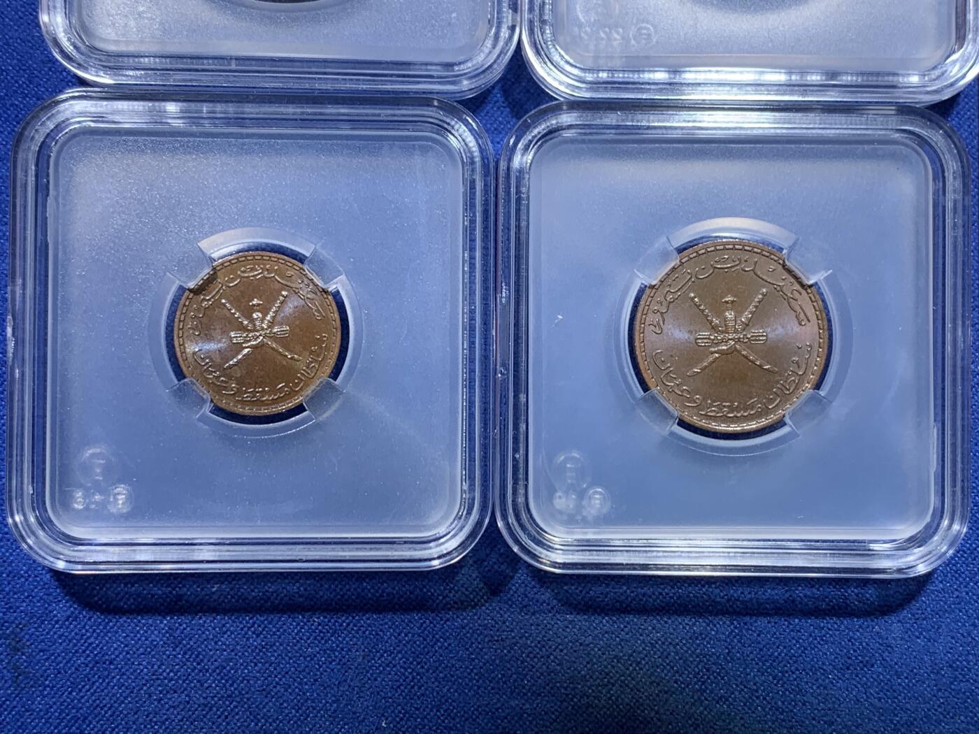 《竞宝斋》第299场- 周日，周一  2场连拍 （全场包邮） 稀少！ 1970马斯喀特阿曼官方MS 这套的亮点不仅在于原装MS 完全没有PVC污染绝对是市面上仅见 之前的藏家一直将币和外包装分装 因此没有PVC残留 评级都能出分 极为不易 每一枚都是MS转光 铜币巧克力色非常漂亮