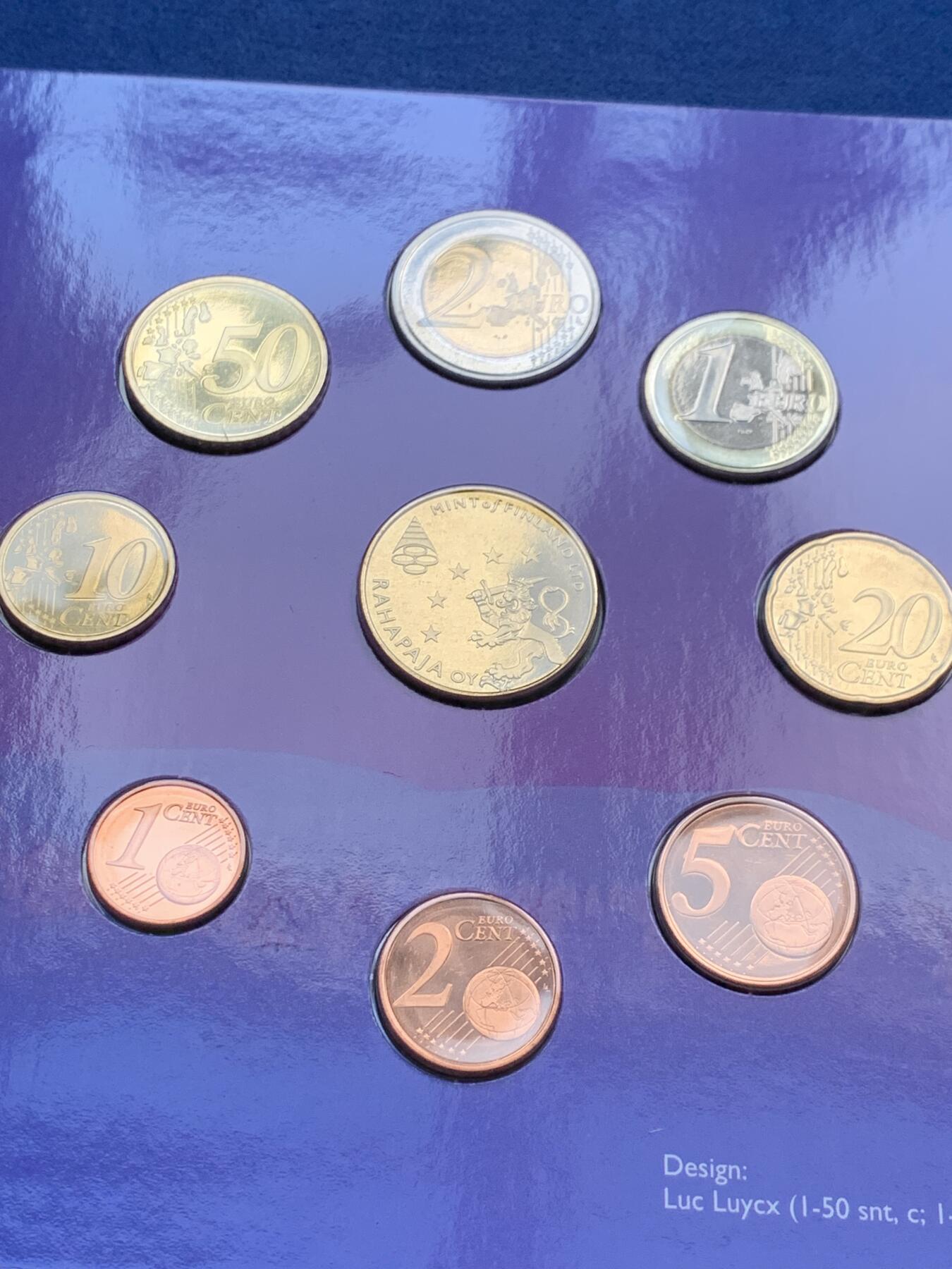 《竞宝斋》第299场- 周日，周一  2场连拍 （全场包邮） 2003年芬兰欧元卡册 带一枚章