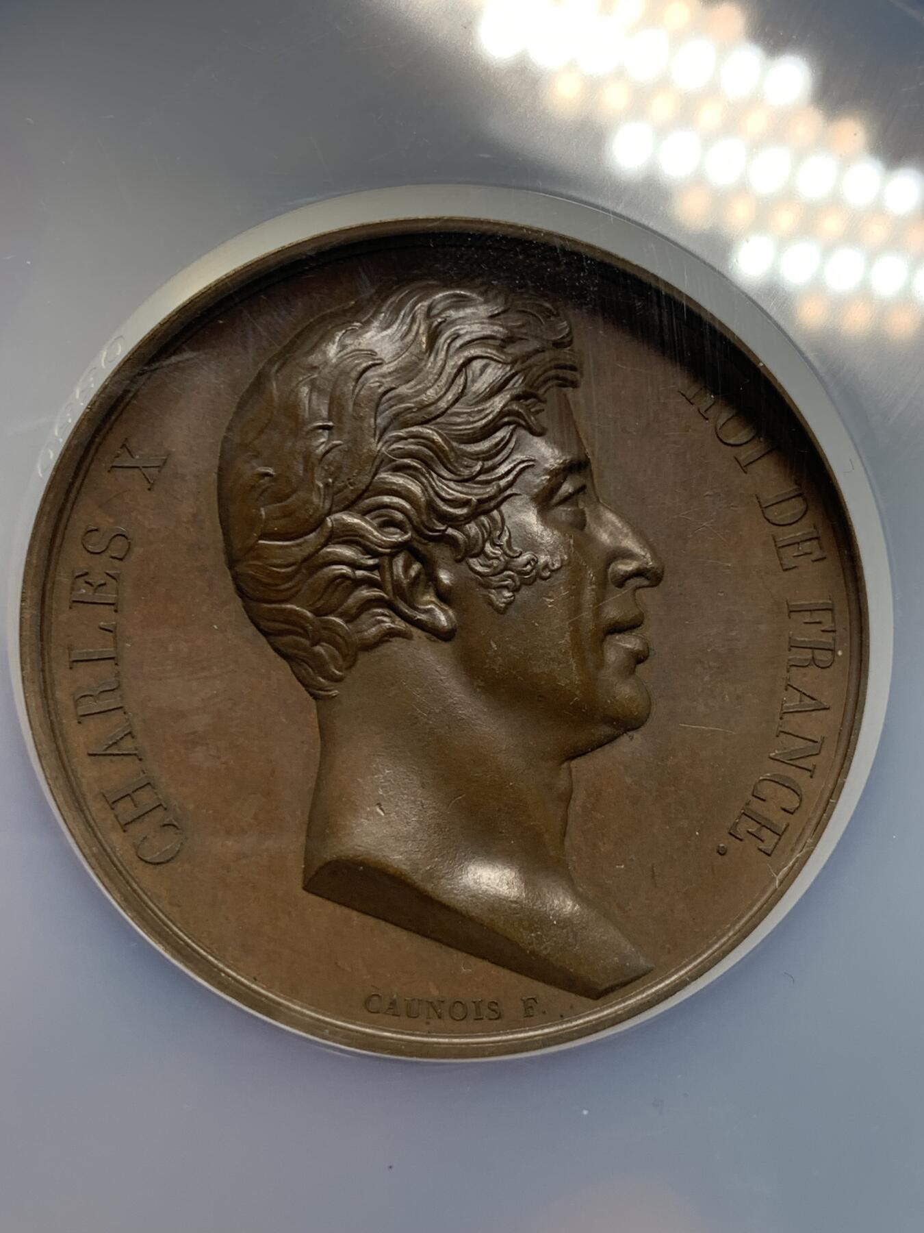 《竞宝斋》第299场- 周日，周一  2场连拍 （全场包邮） NGC MS63BN 1824年早期查理十世加冕盛大典礼大铜章 直径50.5mm，双面工艺好，超高浮雕，罕见铜章 加厚盒装