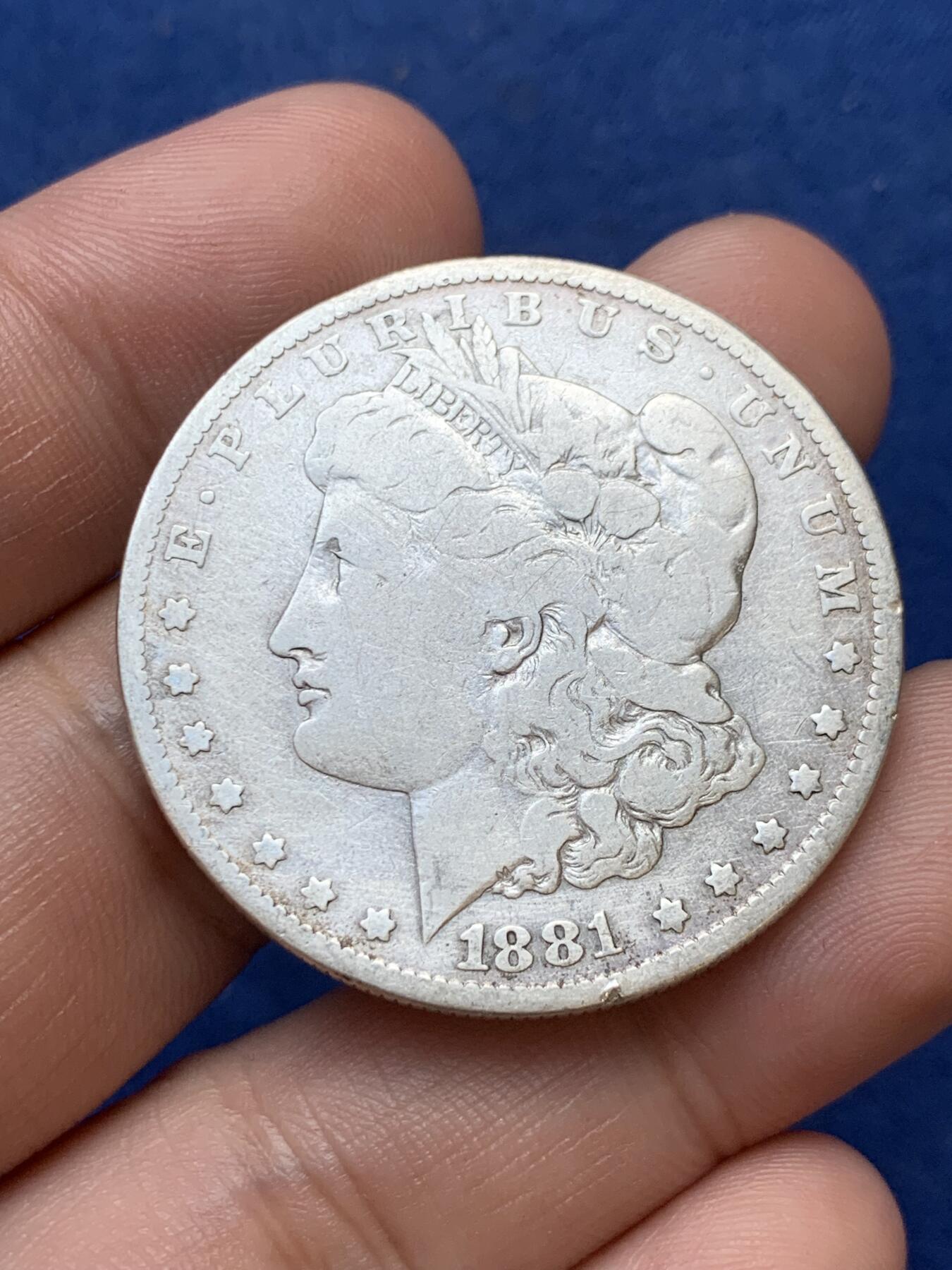 《竞宝斋》第299场- 周日，周一  2场连拍 （全场包邮） 2枚一组 美国摩根银币 一枚1921年通货好品带底光，一枚1881年品弱