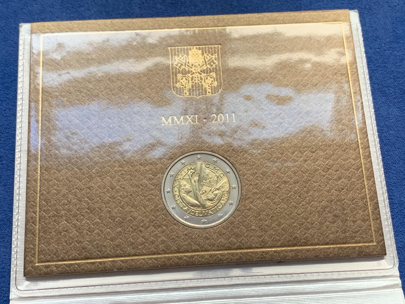 《竞宝斋》第299场- 周日，周一  2场连拍 （全场包邮） 2011梵蒂冈第26届世界2欧元 青年日卡册装 好东西