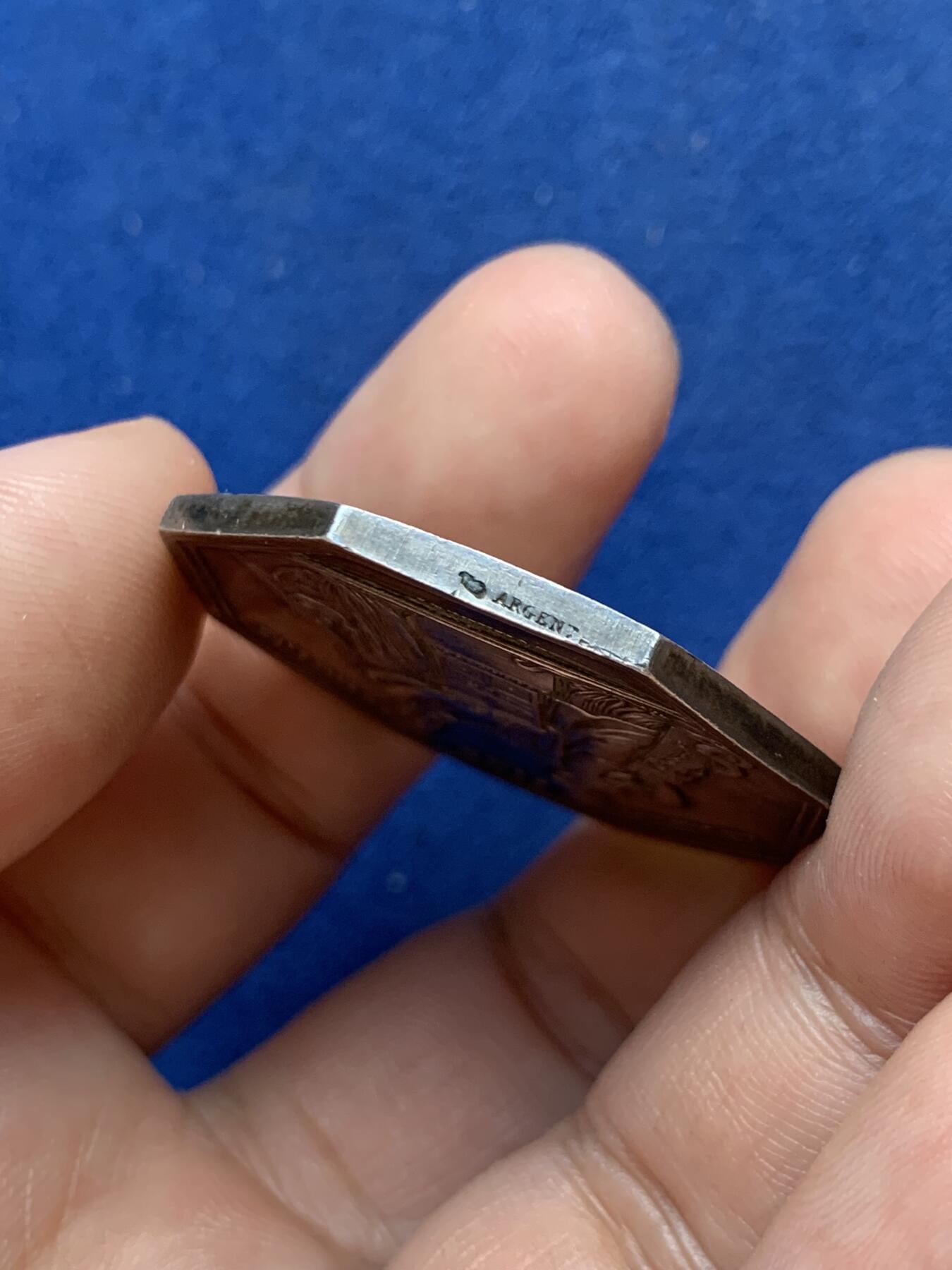 《竞宝斋》第299场- 周日，周一  2场连拍 （全场包邮） 法国密涅瓦法兰西银行智慧决定财富商业八角银代币 丰饶角边铭 36mm 21.5g