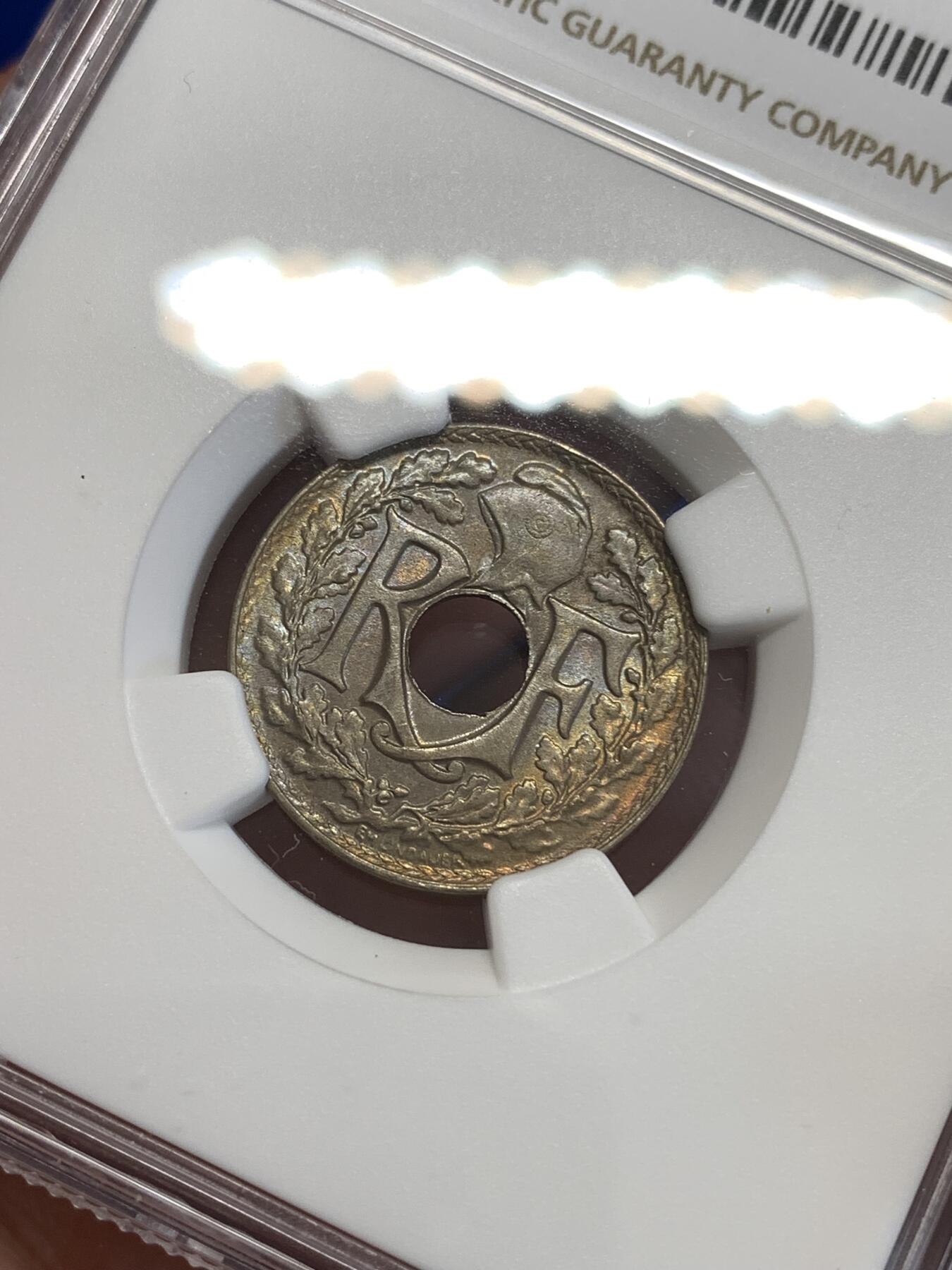 《竞宝斋》第299场- 周日，周一  2场连拍 （全场包邮） NGC MS63 法国1921年10分中孔镍币，深红色包浆炫彩，经典设计