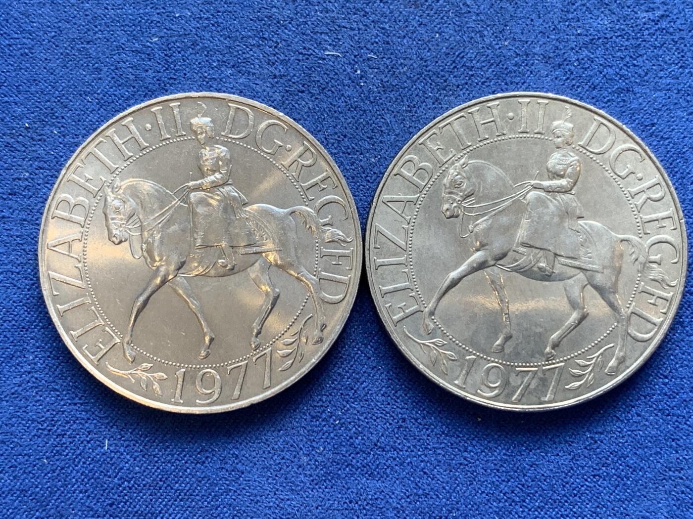 《竞宝斋》第299场- 周日，周一  2场连拍 （全场包邮） 两枚一组 英国1977年1克朗女王登基克朗型纪念币