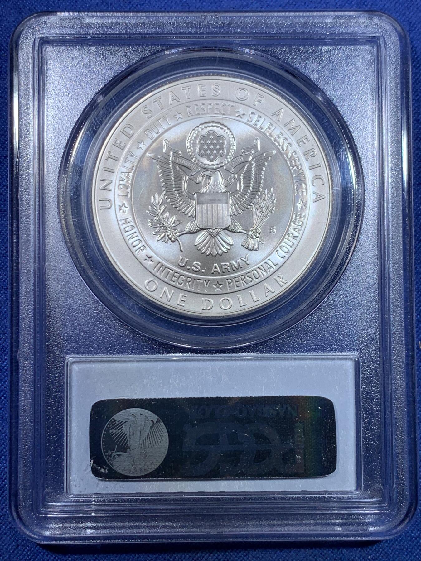 《竞宝斋》第299场- 周日，周一  2场连拍 （全场包邮） PCGS MS69 美国2011年美国陆军1美元纪念银币 币面清爽干净又漂亮，状态极佳，PC老白盒严评无官网图。