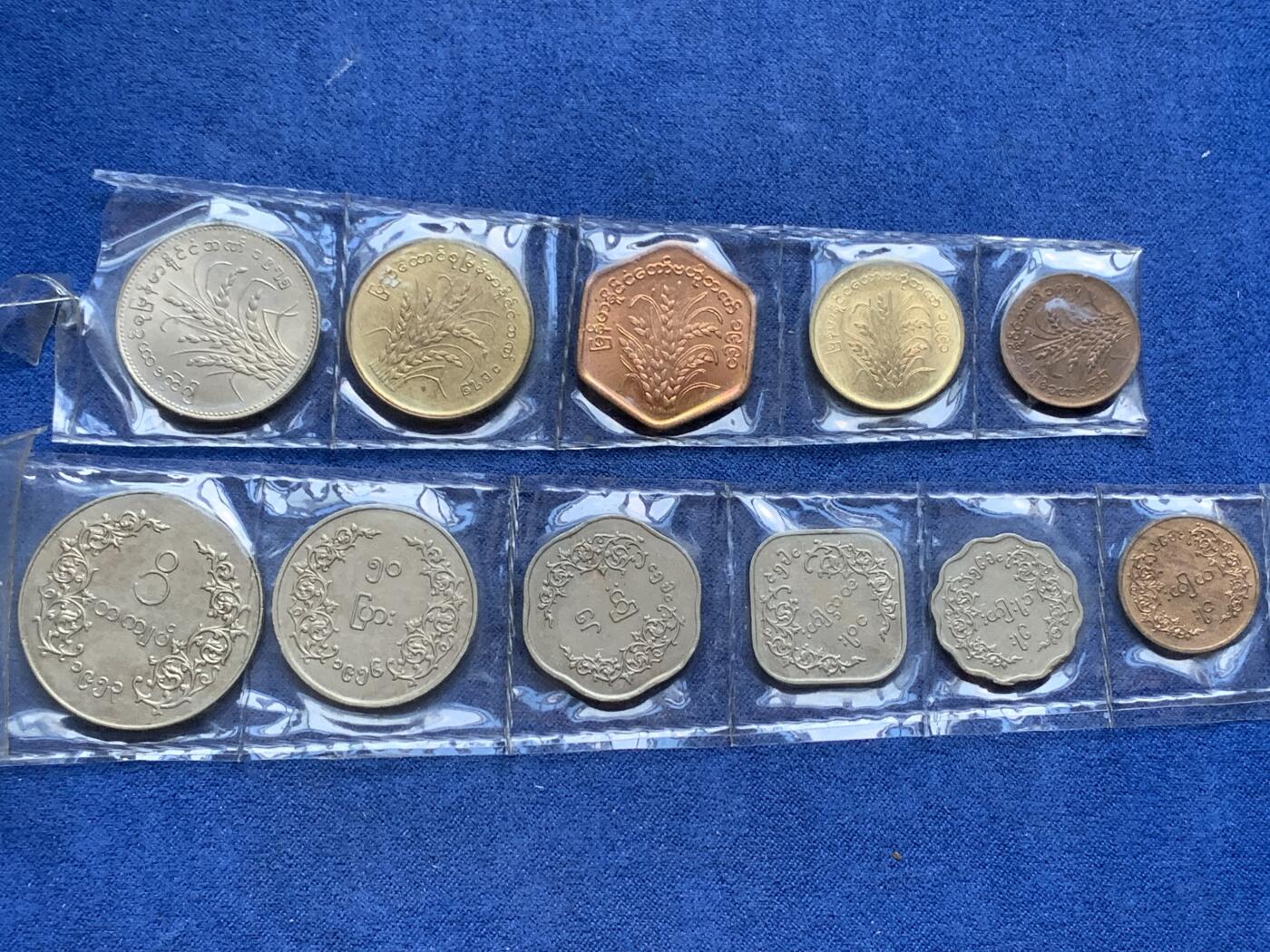 《竞宝斋》第299场- 周日，周一  2场连拍 （全场包邮） 两套一组 缅甸麒麟版+水稻版套币 麒麟版全面值的非常少见 几乎全部都是UNC+品相 主币KYAT好品的非常少 值得关注