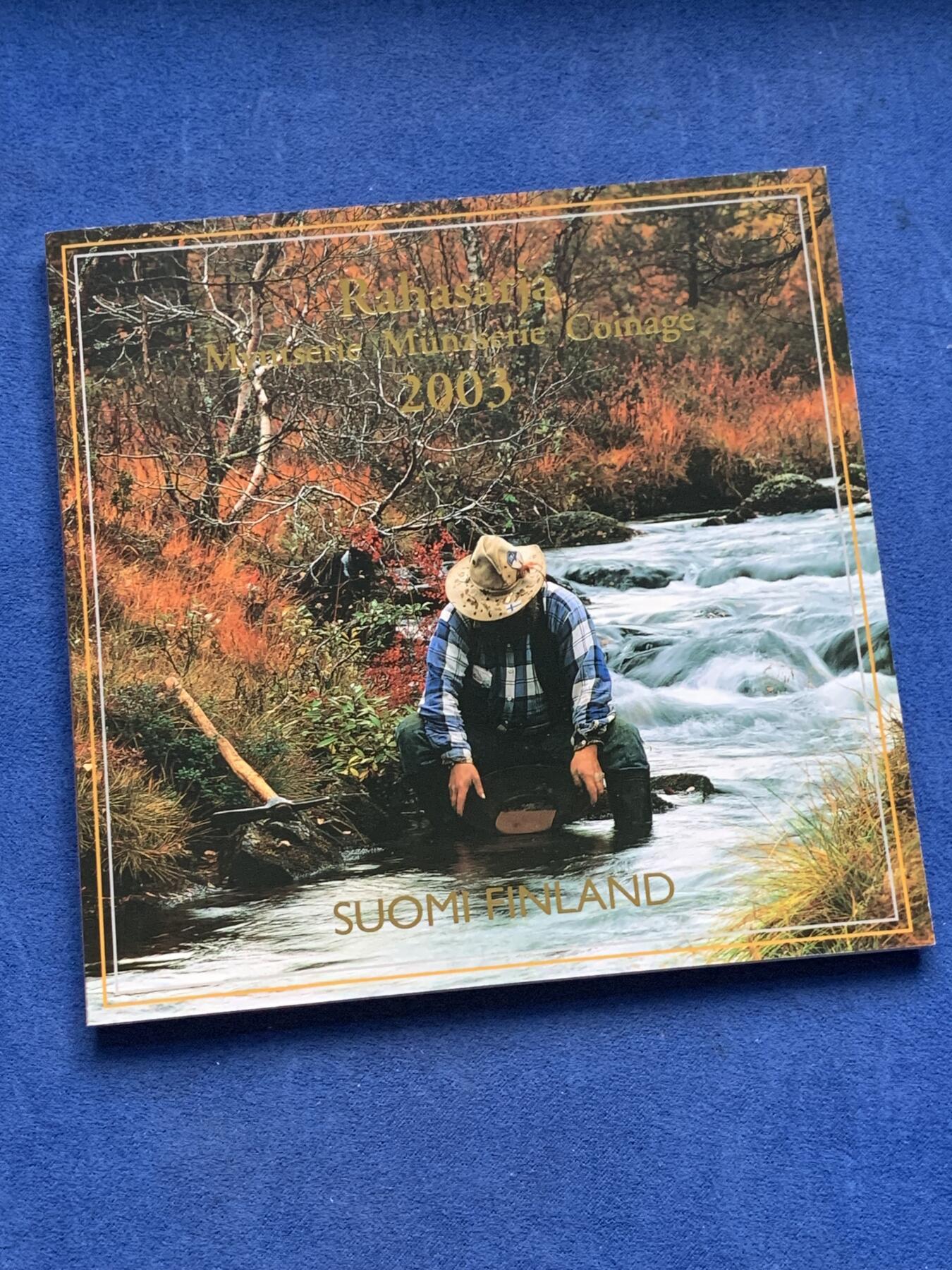 《竞宝斋》第299场- 周日，周一  2场连拍 （全场包邮） 2003年芬兰欧元卡册 带一枚章