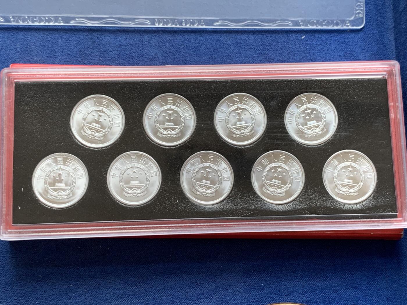 《竞宝斋》第299场- 周日，周一  2场连拍 （全场包邮） 苏联纪念章一组+原光分币一组9枚 +爱藏评级66分 人民币发行70周年纪念钞（ 面值50r 装帧精美 ）