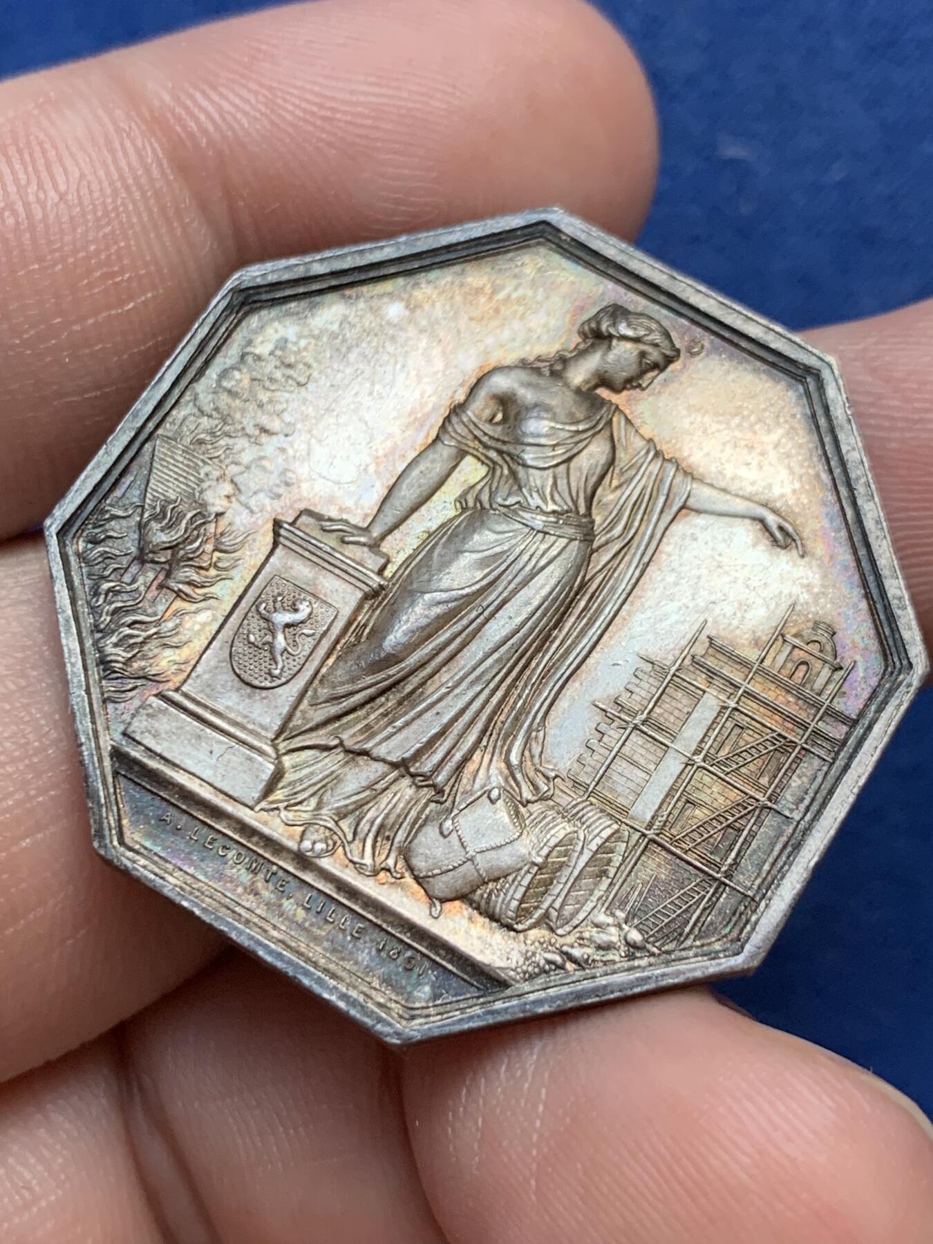 《竞宝斋》第299场- 周日，周一  2场连拍 （全场包邮） 法国北方火灾保险公司八角银质代币 16.86g 34.8mm 手指边铭 高浮雕 极美包浆