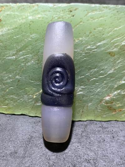 精美高玉化亚光海洋玉髓手工俏色巧雕蜗牛（扭转乾坤）随形桶珠一个！ - 精美高玉化亚光海洋玉髓手工俏色巧雕蜗牛（扭转乾坤）随形桶珠一个！