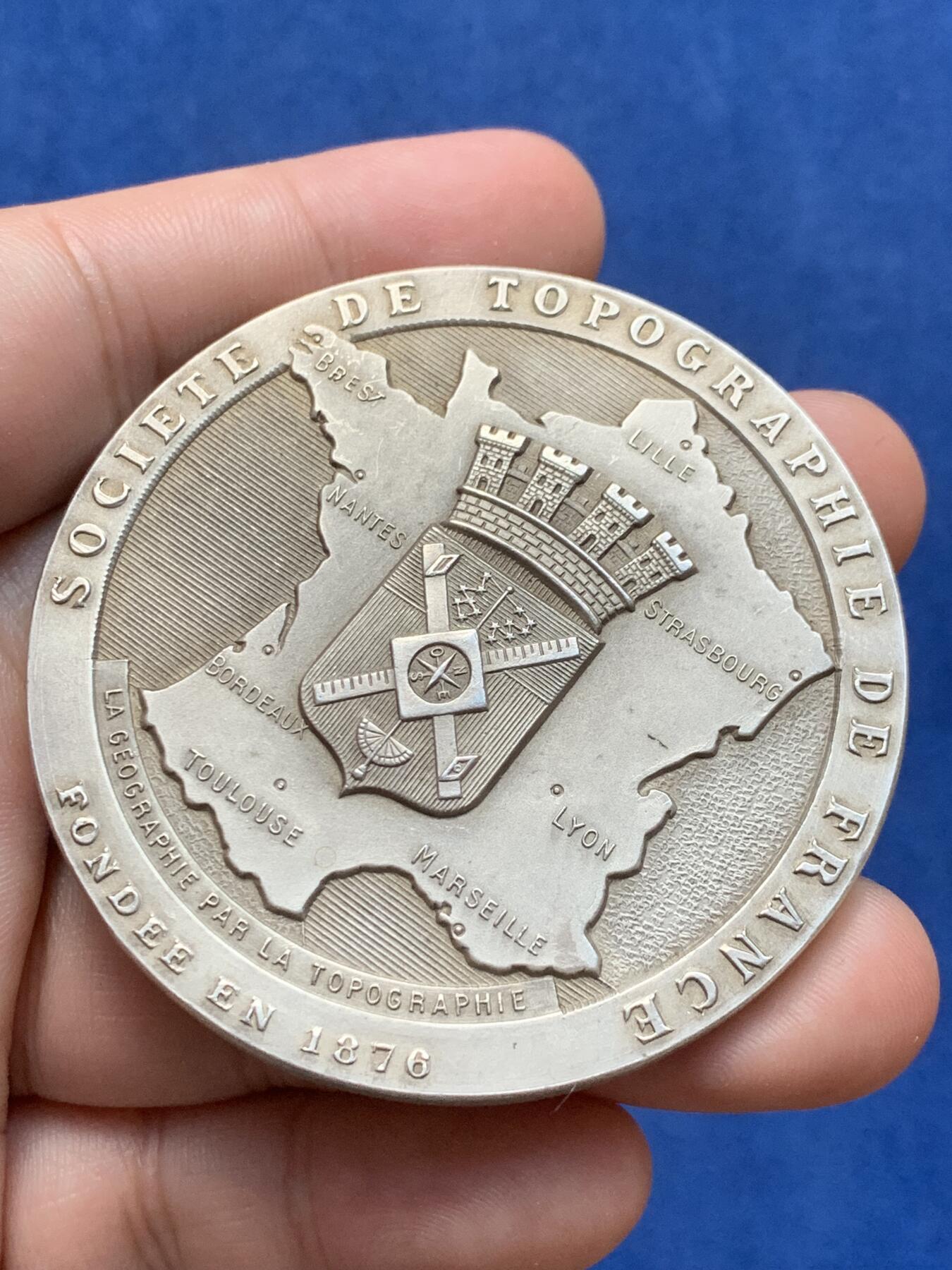 《竞宝斋》第299场- 周日，周一  2场连拍 （全场包邮） 1939年第三共和国银章，带盒，直径60mm，重111.81克